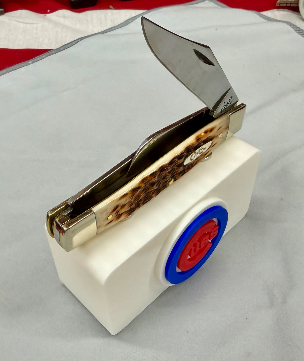 Chicago Cubs Magnetic Knife Display Stand – 3D Printed Collector’s EDC Holder (White)