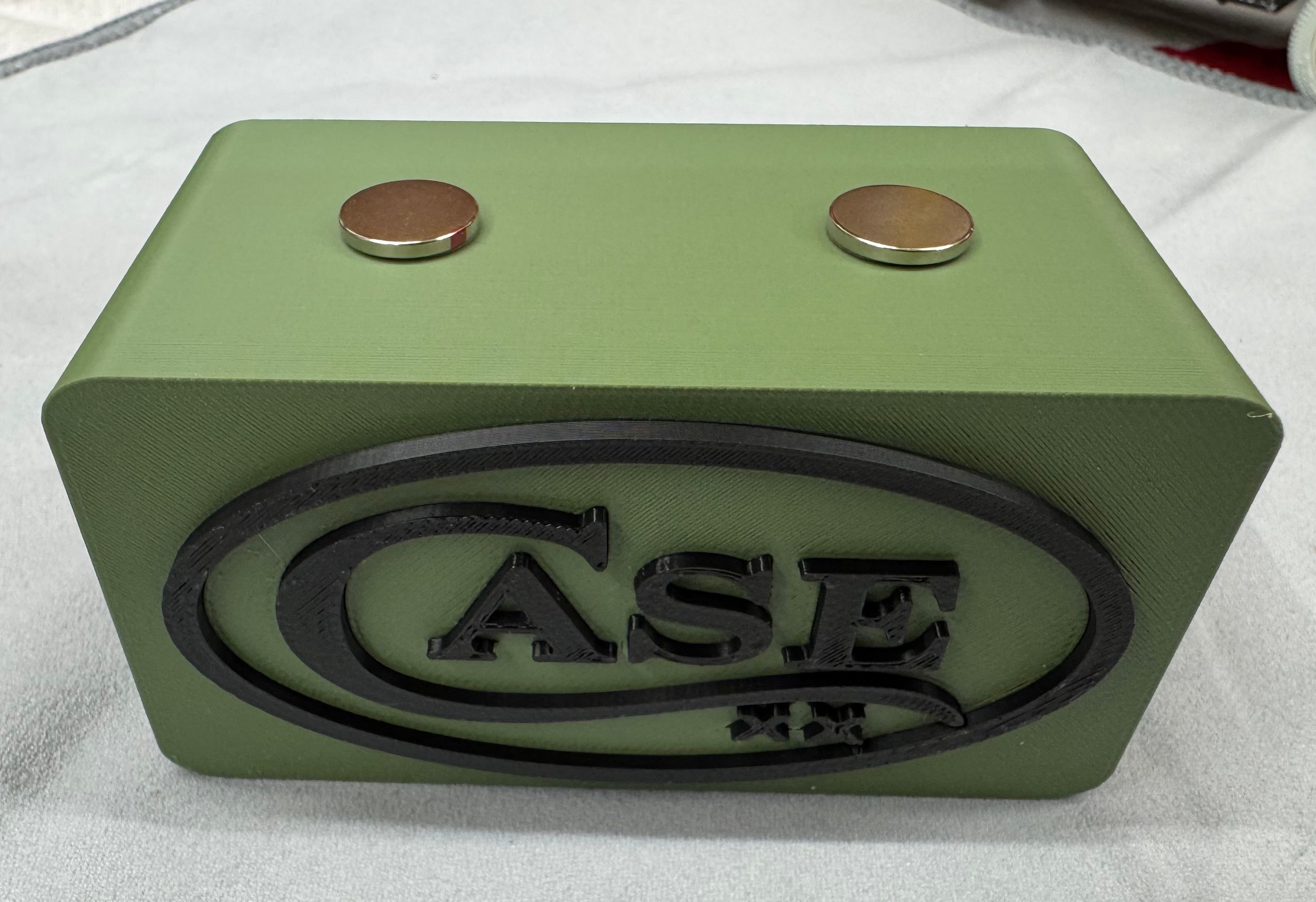 OD Green Magnetic Knife Display Stand – Case XX Style Logo | 3D Printed EDC Holder (4x2x2)