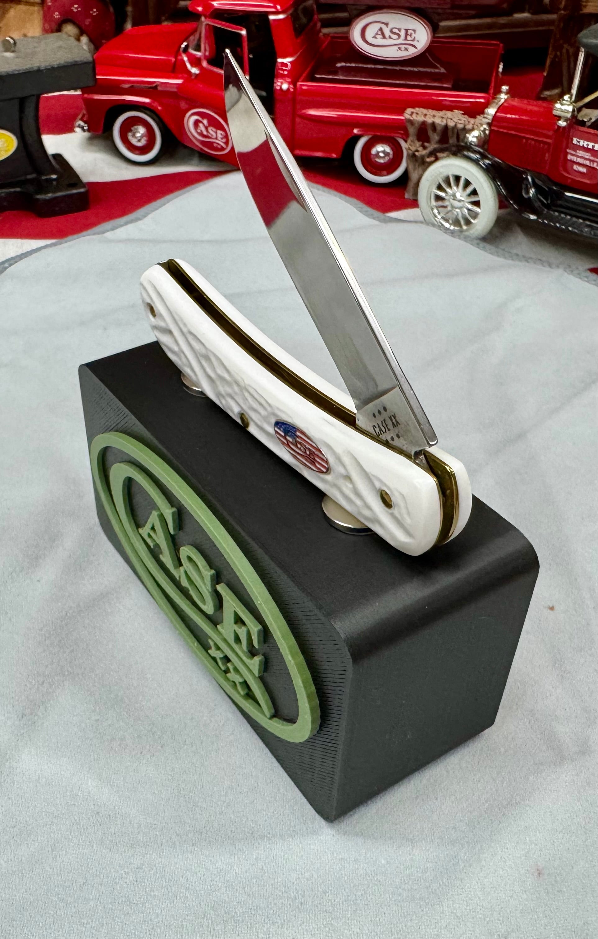 Case XX 3D Printed Magnetic Knife Display – OD Green Logo | Compact EDC Stand | Strong Magnet Hold