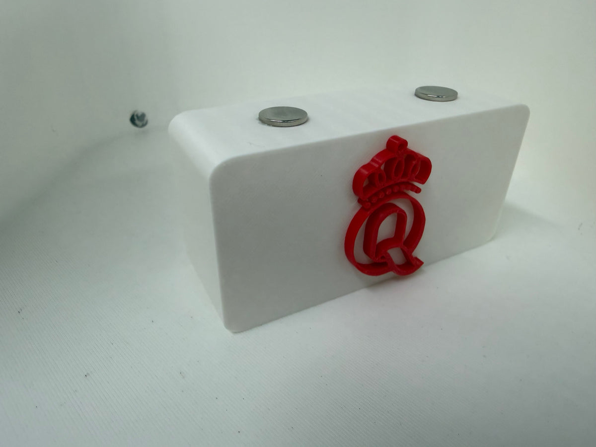 Queen Cutlery Magnetic Pocket Knife Display Block – 3D Printed – White & Red