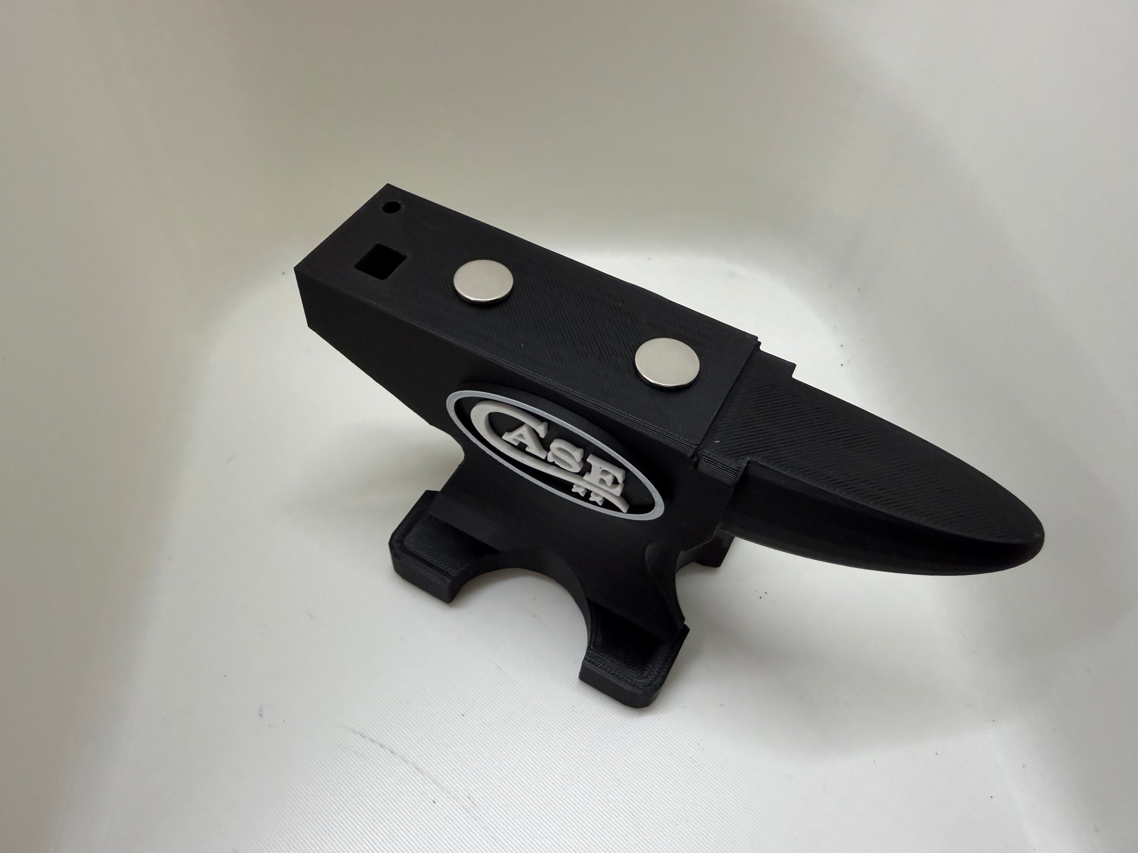 Case XX Magnetic Anvil Knife Display Black & White