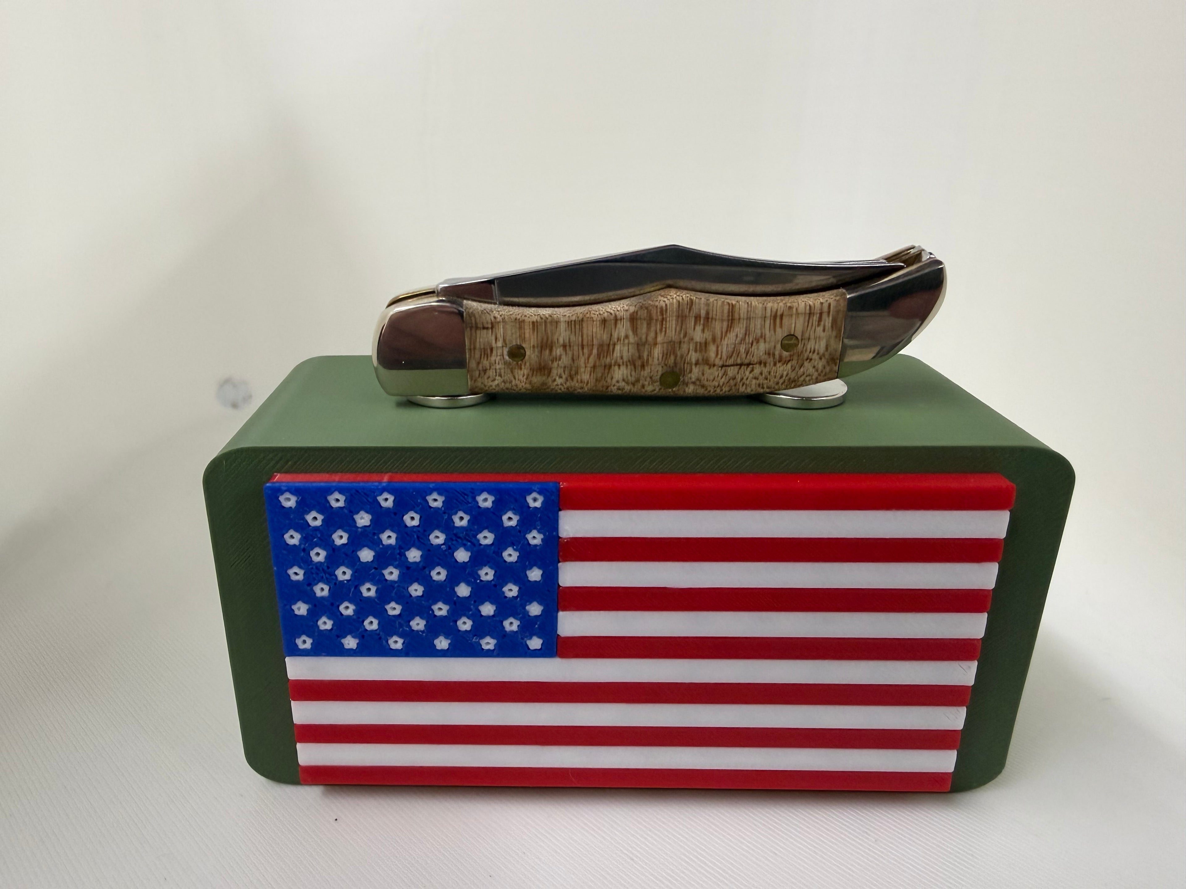 Case XX Curly Maple Pocket Hunter – Beautiful Natural Wood Handles – USA Made