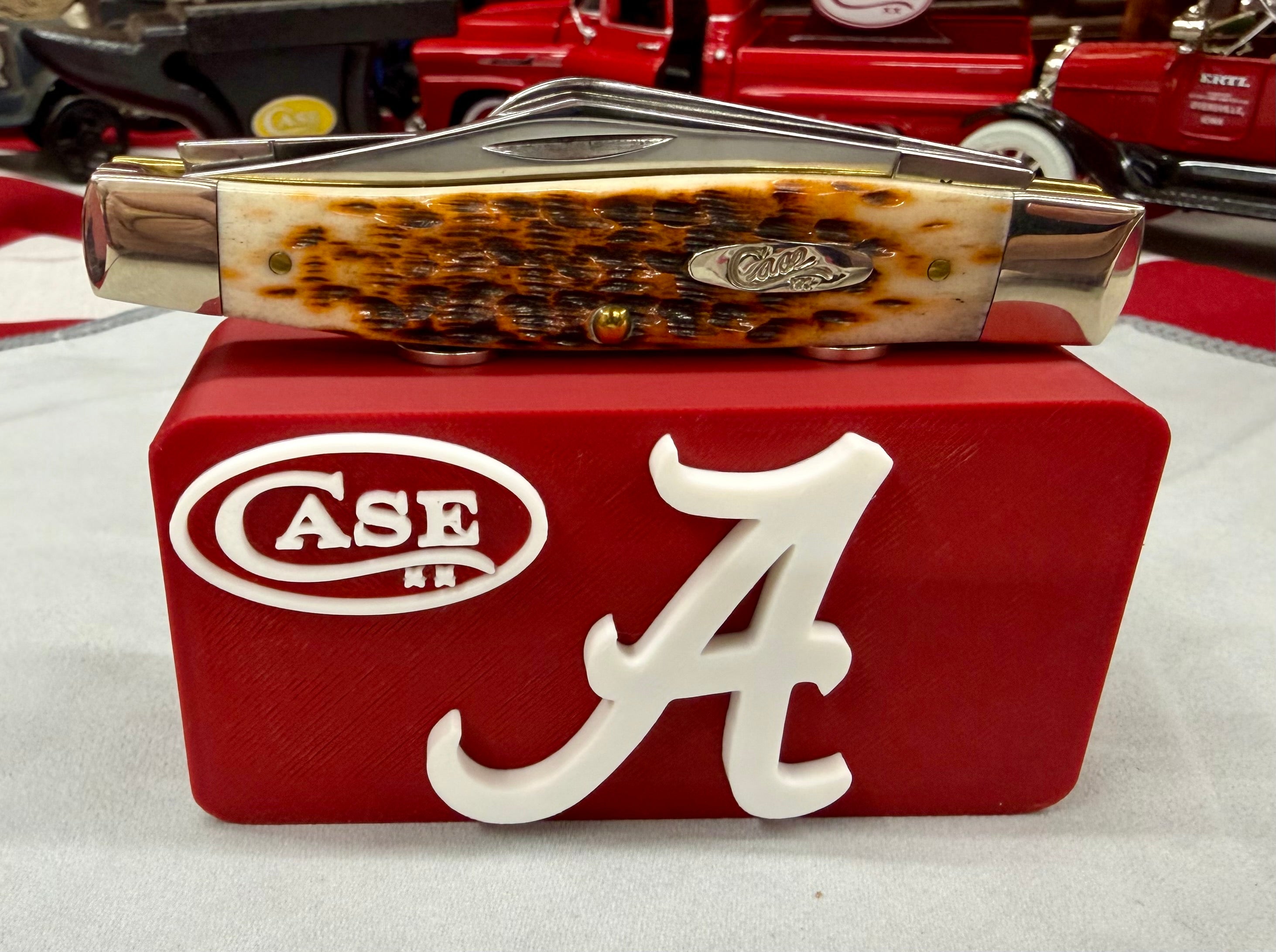 Alabama Crimson Tide Knife Display Stand – Case XX Edition Magnetic 3D Printed EDC Holder (4” x 2” x 1.5”)