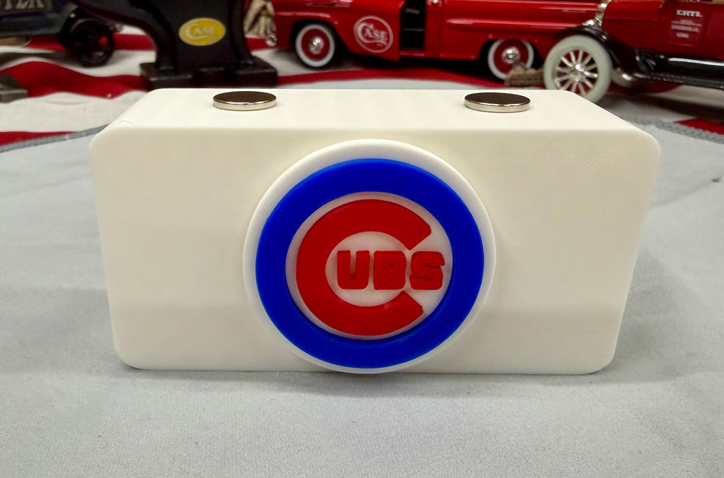 Chicago Cubs Magnetic Knife Display Stand – 3D Printed Collector’s EDC Holder (White)