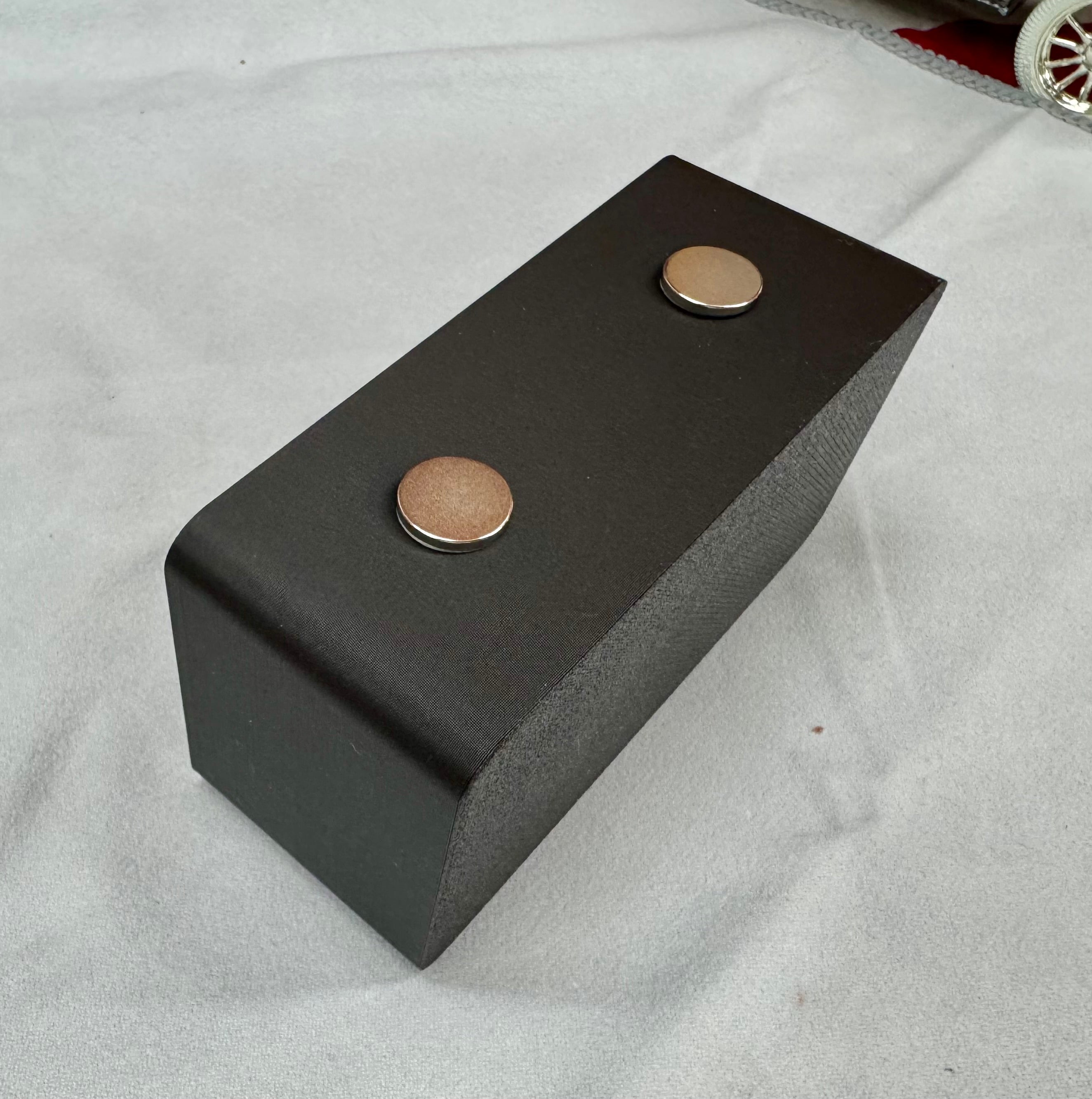 Case XX 3D Printed Magnetic Knife Display – OD Green Logo | Compact EDC Stand | Strong Magnet Hold