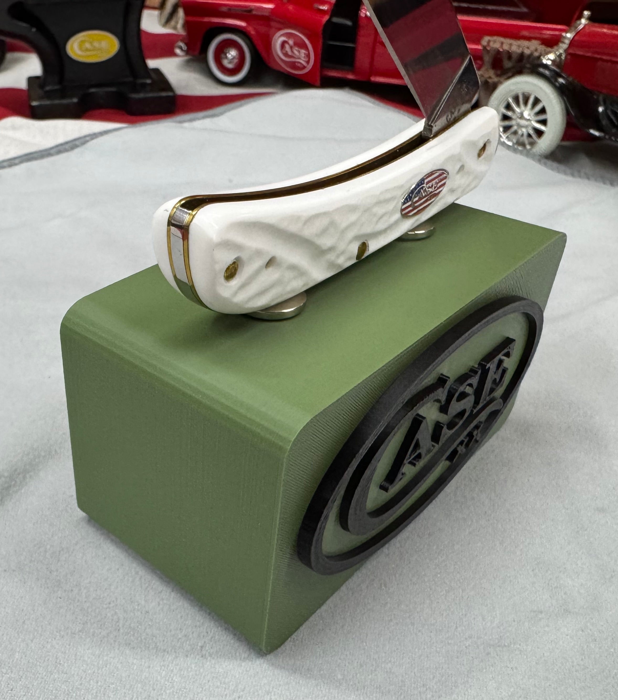 OD Green Magnetic Knife Display Stand – Case XX Style Logo | 3D Printed EDC Holder (4x2x2)