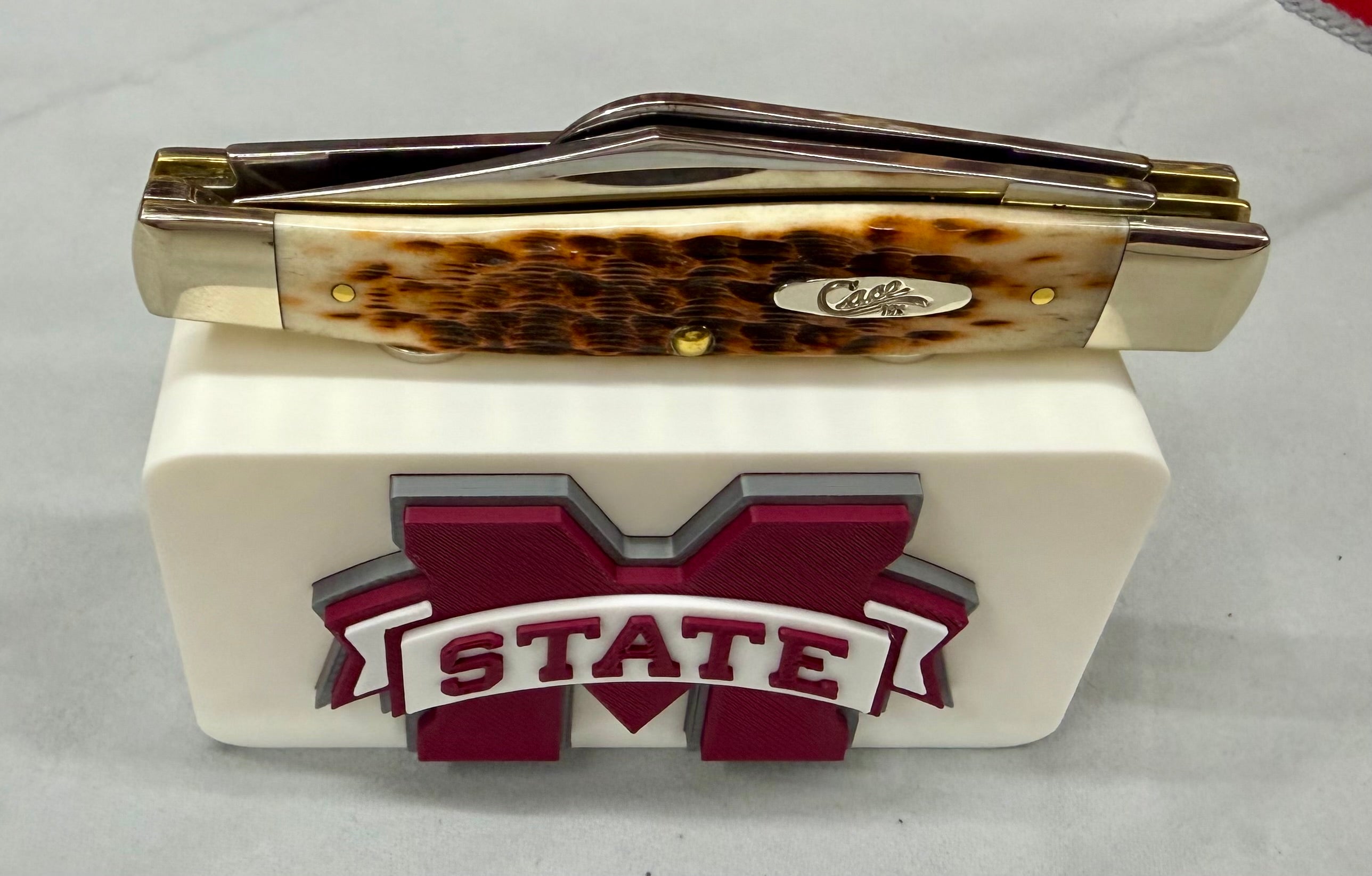Mississippi State Knife Display In White & Maroon Magnetic 3D Printed Stand (4” x 2”)