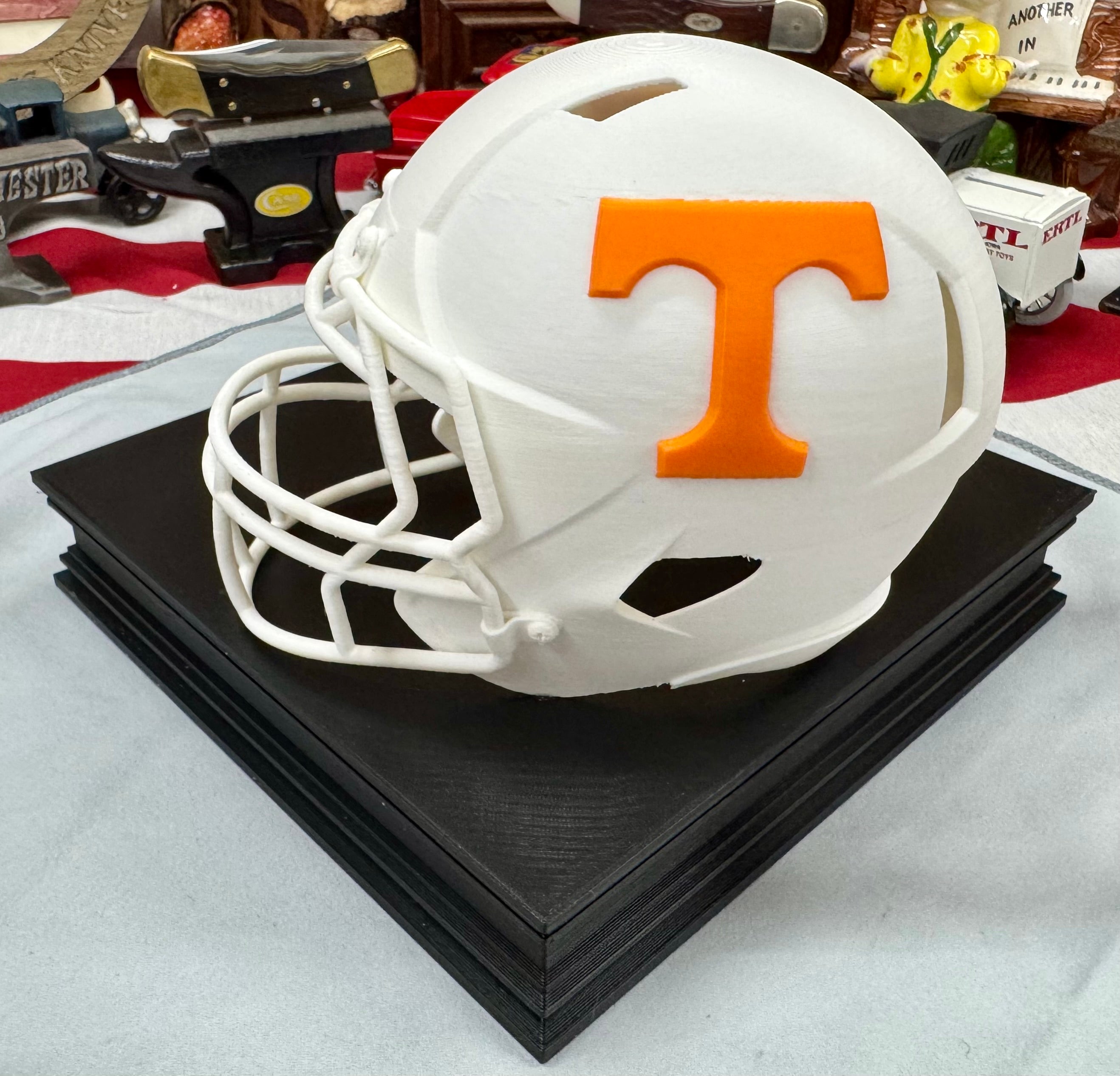 Tennessee Volunteers Helmet Knife Display – Premium 3D Printed Magnetic Stand (8” x 8”)