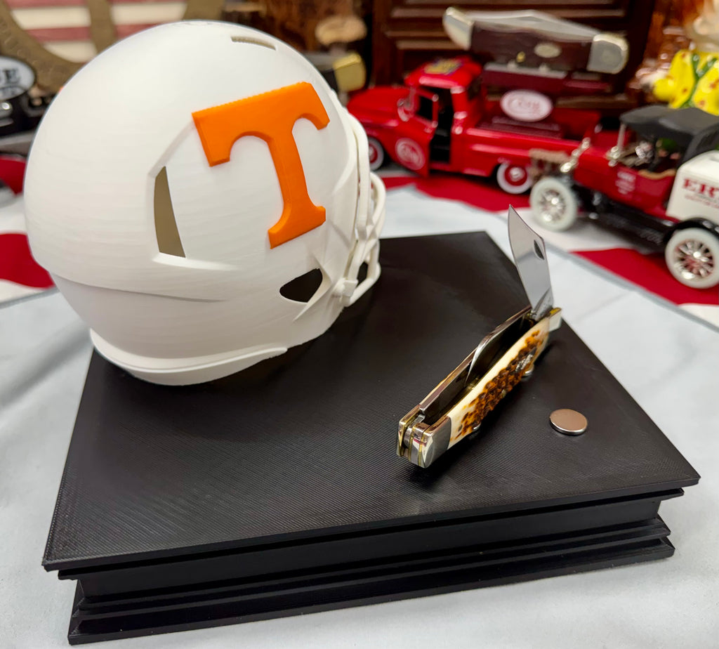 Tennessee Volunteers Helmet Knife Display – Premium 3D Printed Magnetic Stand (8” x 8”)