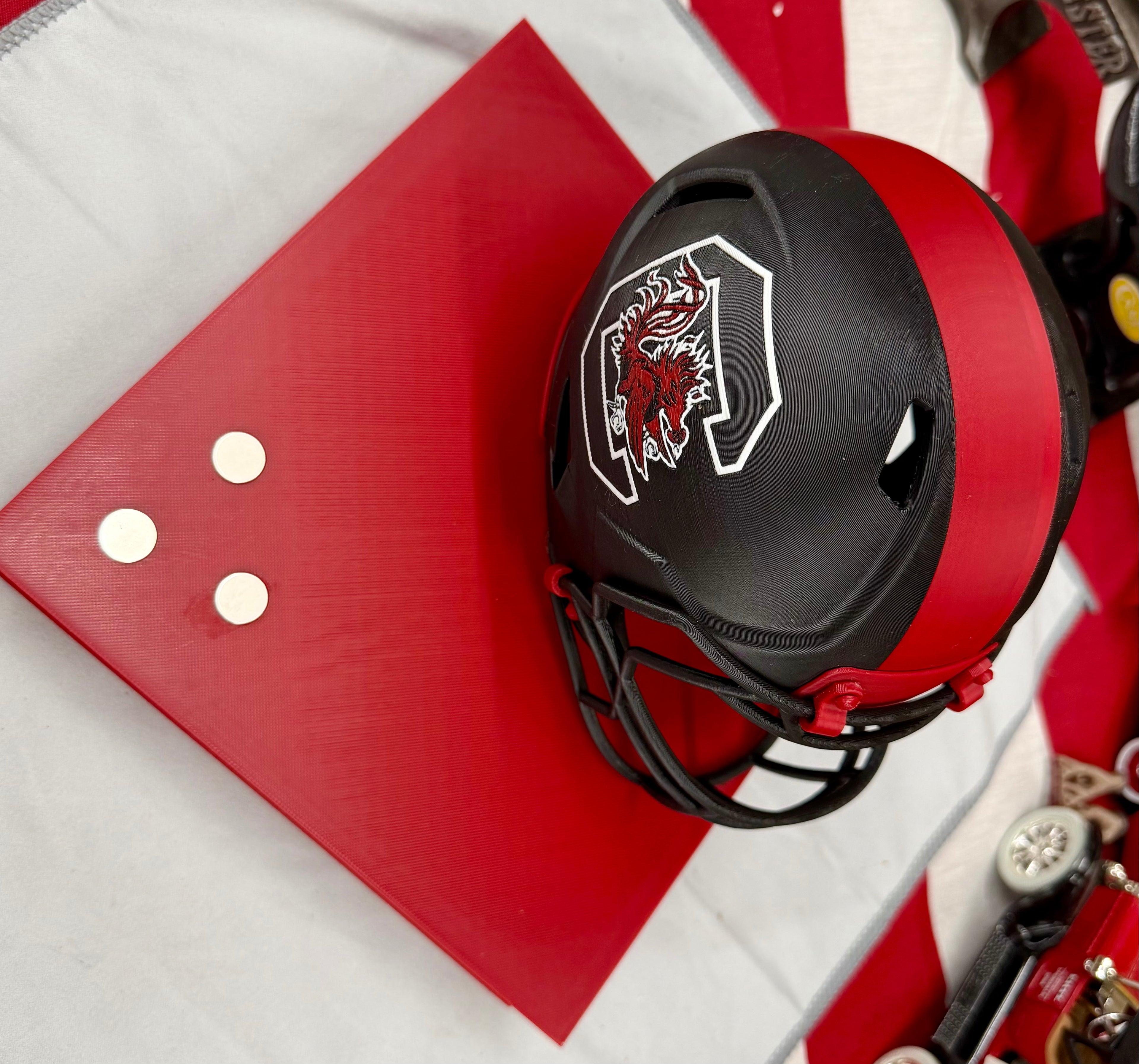 South Carolina Gamecocks Helmet Knife Display – 3D Printed Magnetic Stand (8x8 Platform)