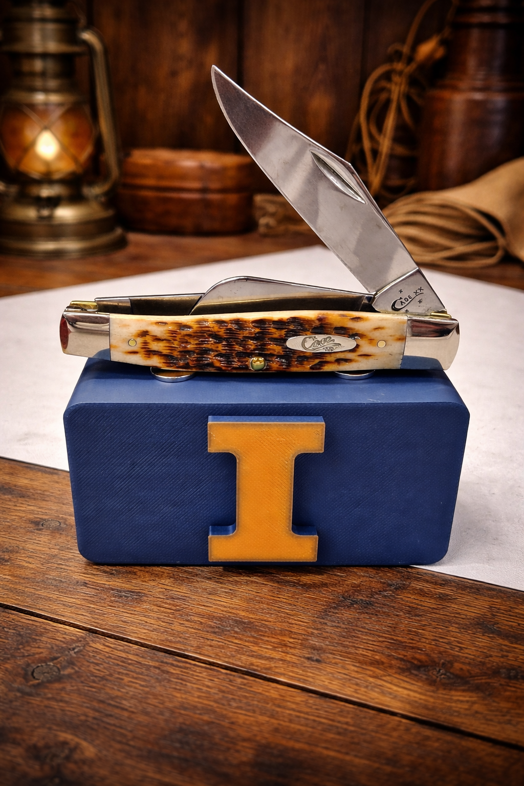 Illinois “I” Magnetic Knife Display – Navy Blue & Orange | 3D Printed EDC Stand (4” x 2”)
