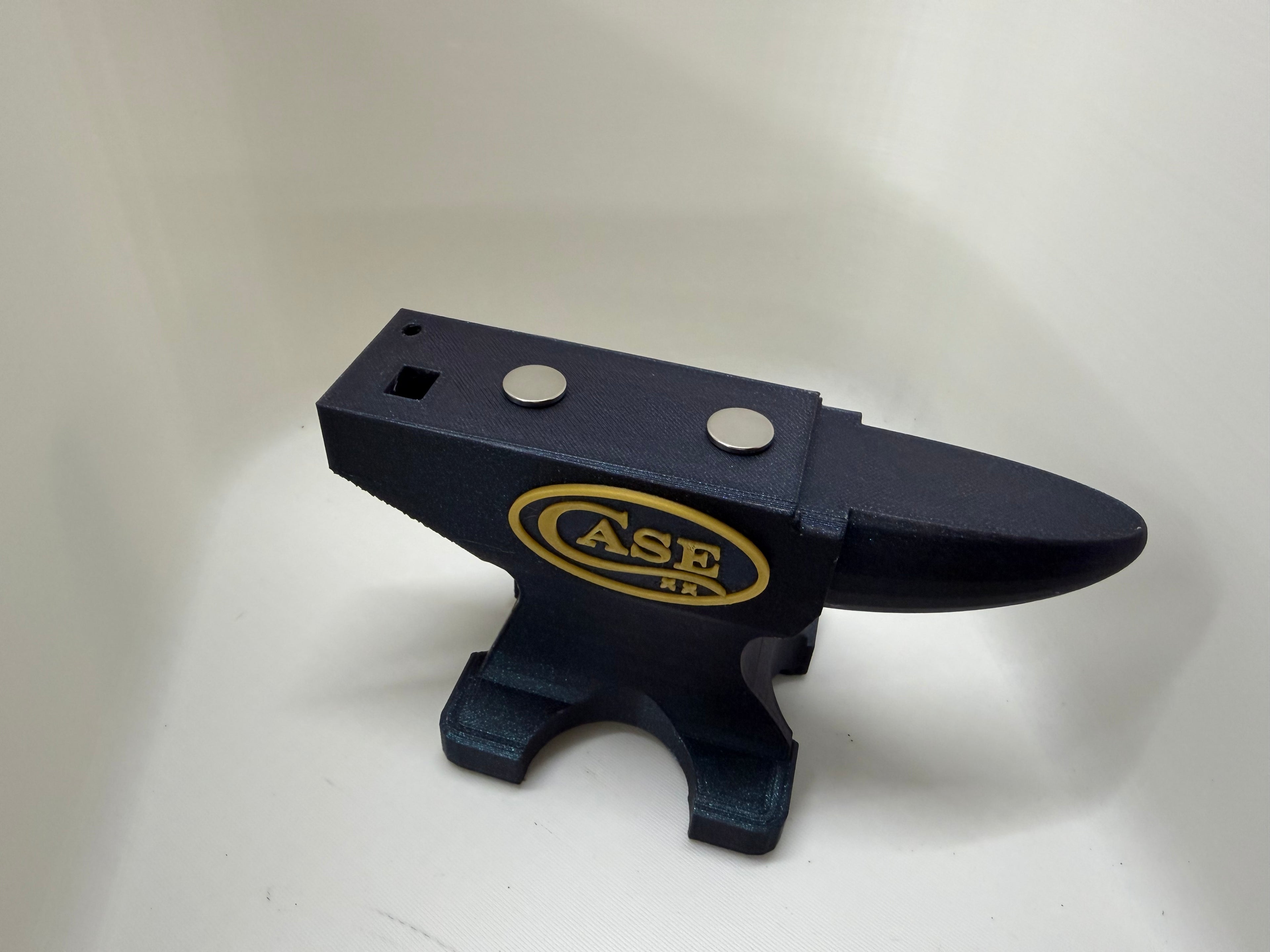 Case XX Magnetic Anvil Knife Display Black & Gold