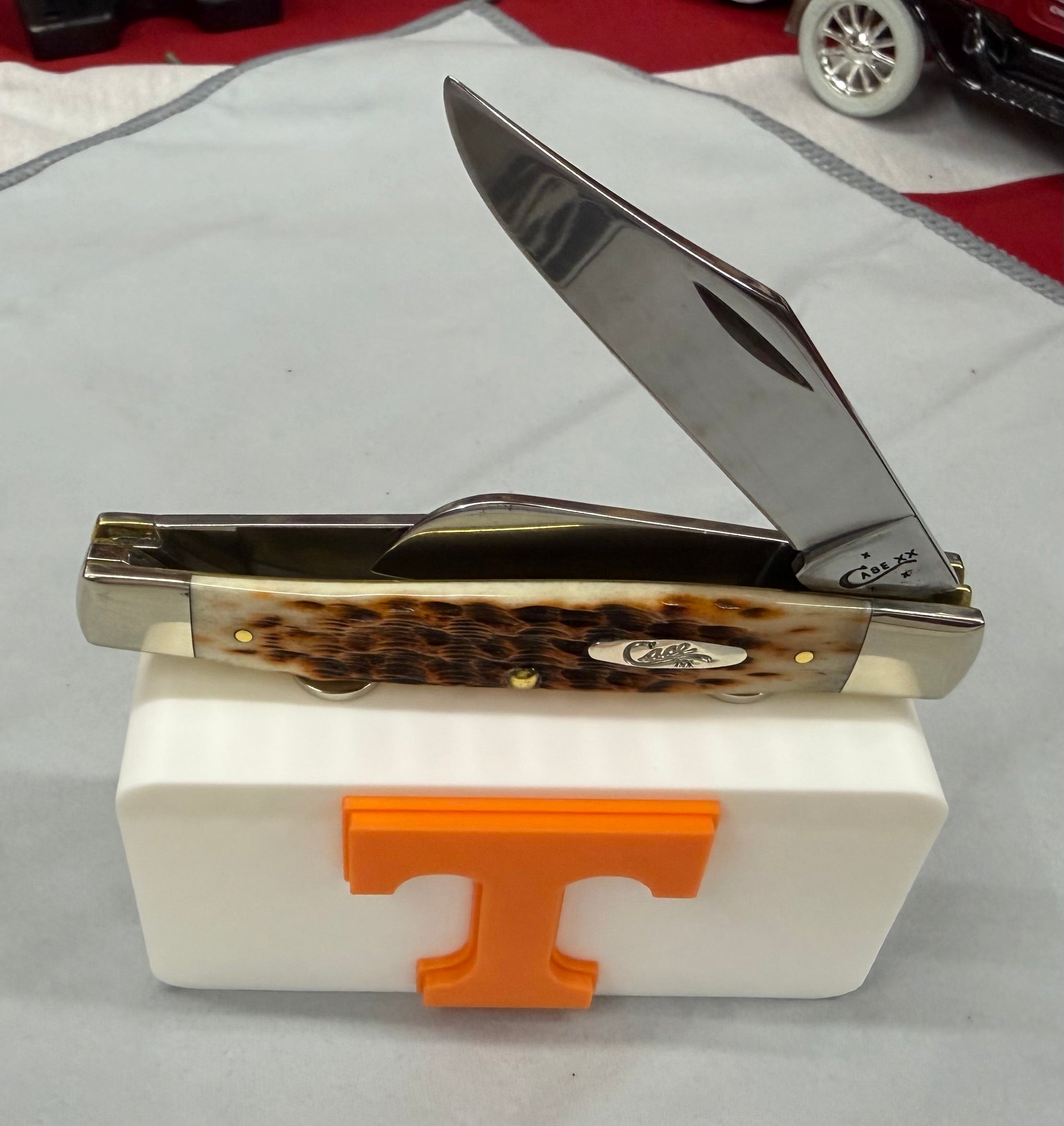 Tennessee Vols “T” Magnetic Knife Display Stand – 3D Printed EDC Holder (4” x 2”)