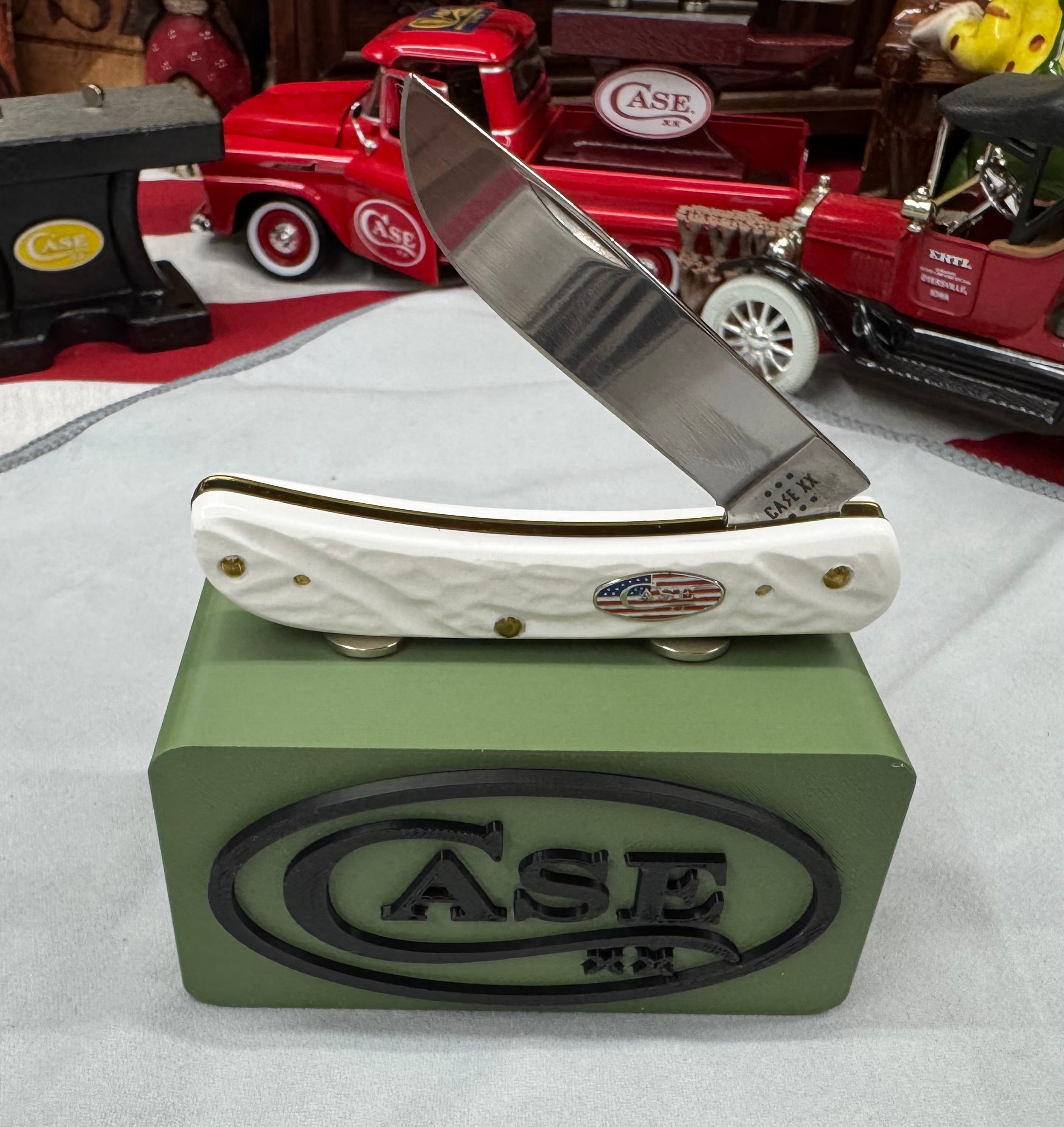 OD Green Magnetic Knife Display Stand – Case XX Style Logo | 3D Printed EDC Holder (4x2x2)