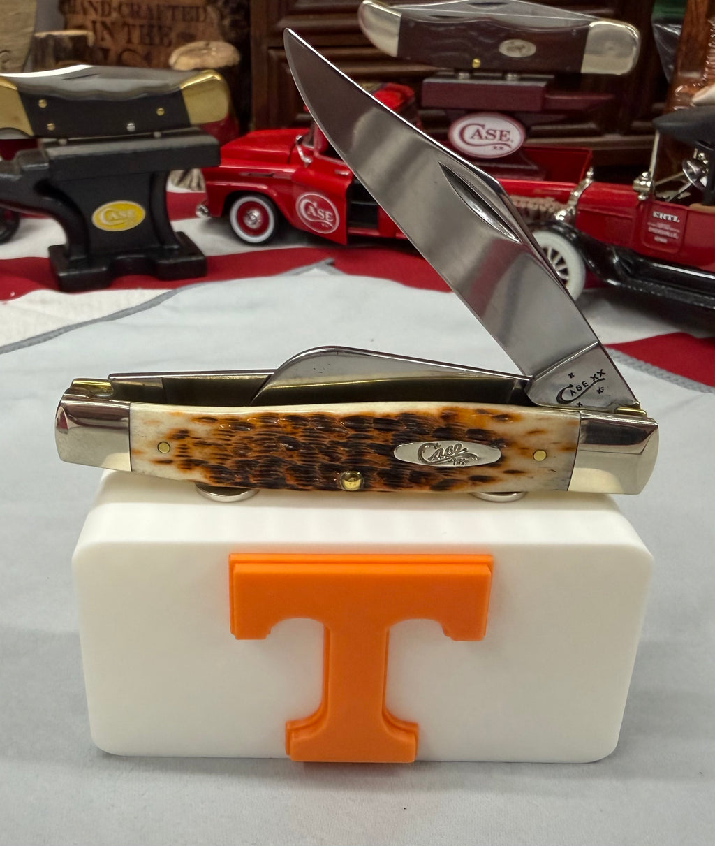 Tennessee Vols “T” Magnetic Knife Display Stand – 3D Printed EDC Holder (4” x 2”)