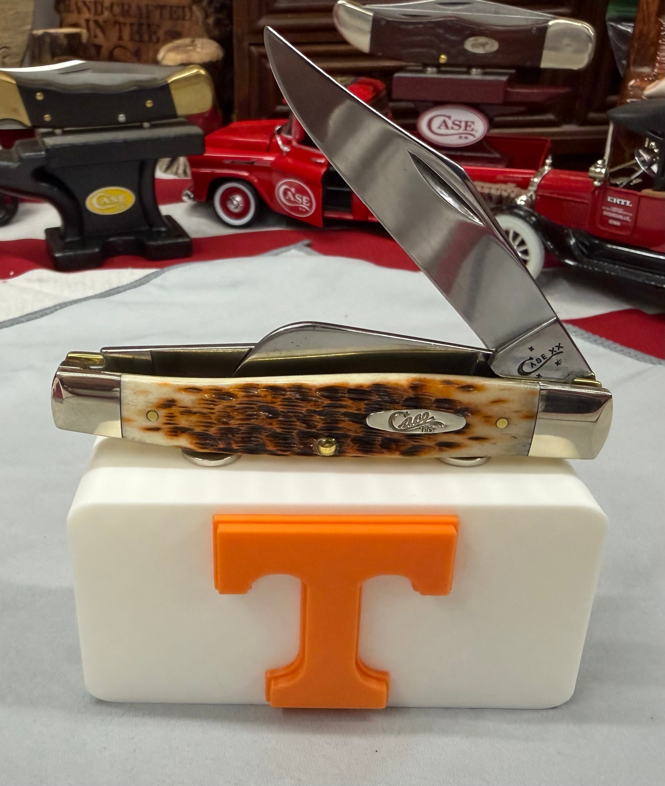Tennessee Vols “T” Magnetic Knife Display Stand – 3D Printed EDC Holder (4” x 2”)
