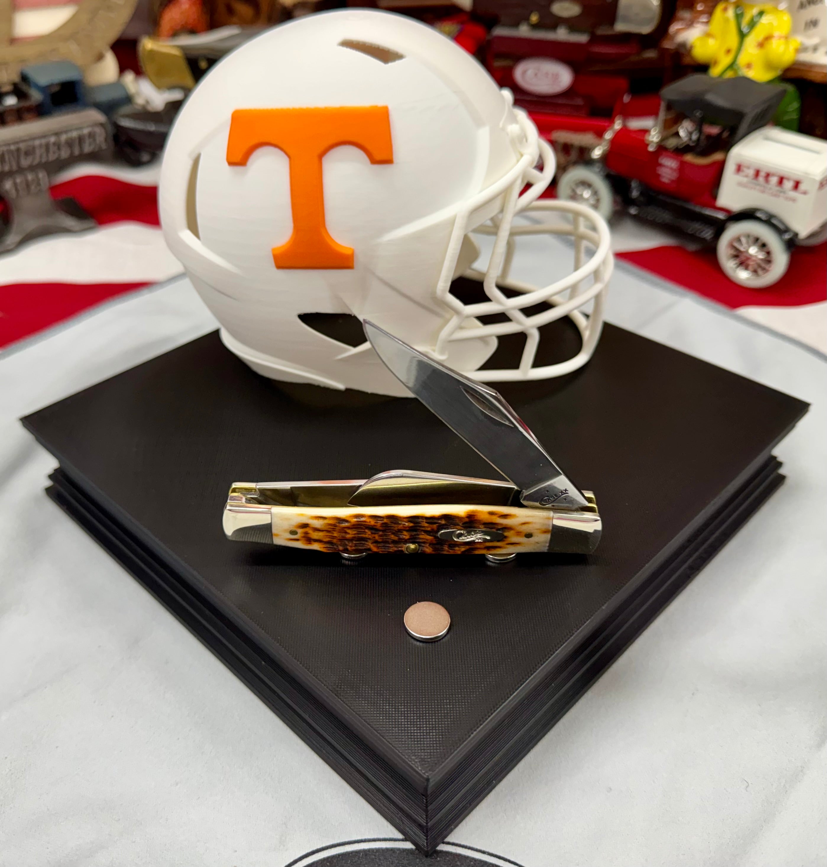 Tennessee Volunteers Helmet Knife Display – Premium 3D Printed Magnetic Stand (8” x 8”)