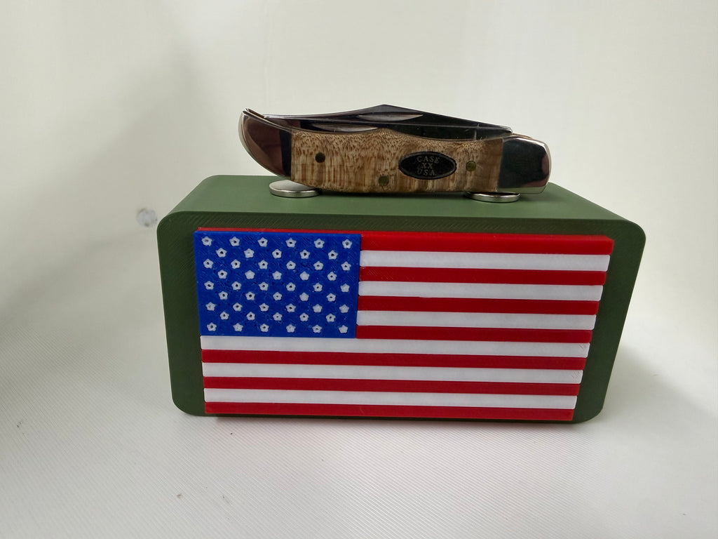 Case XX Curly Maple Pocket Hunter – Beautiful Natural Wood Handles – USA Made
