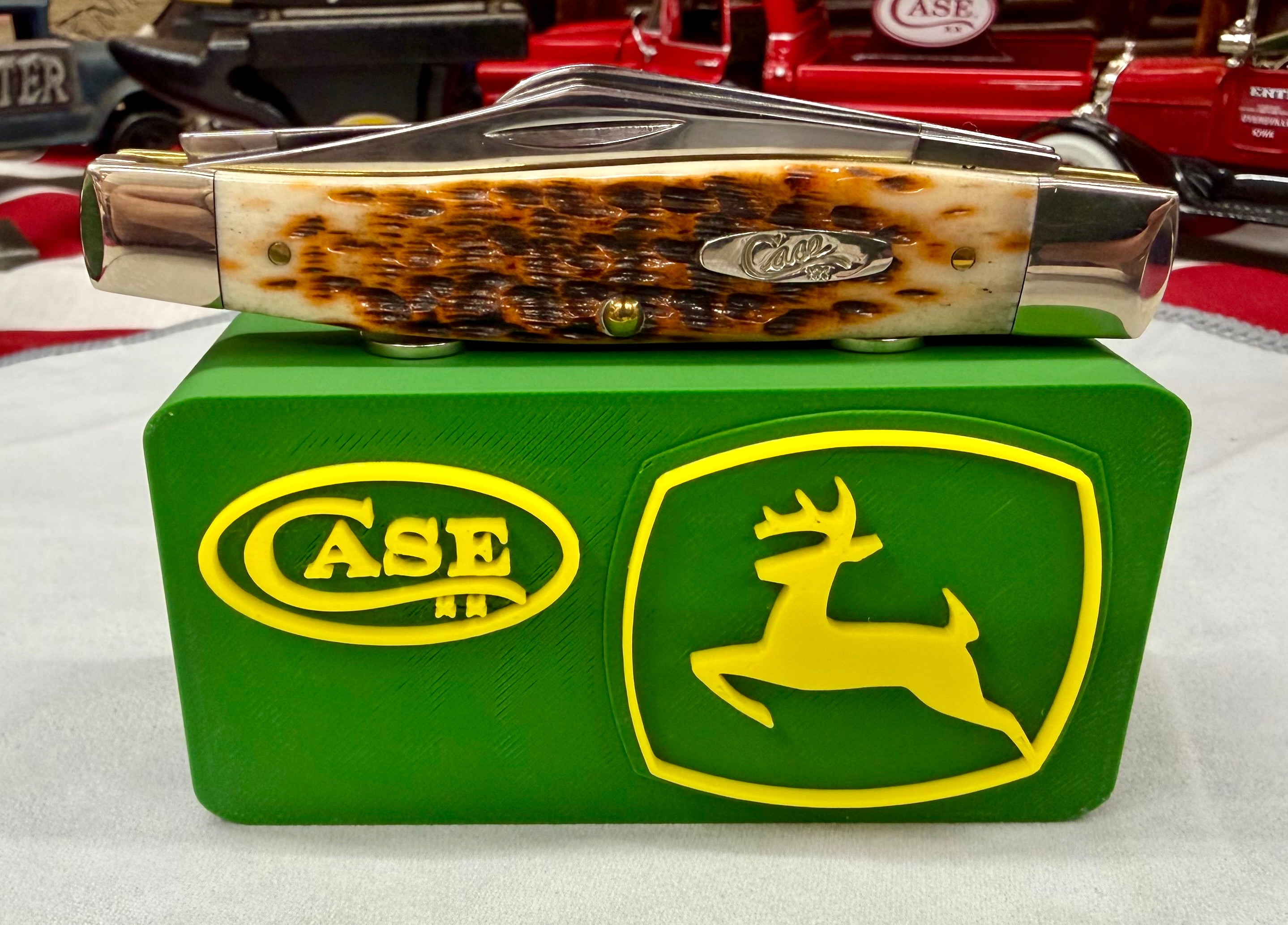 John Deere & Case XX Magnetic Knife Display Stand – 3D Printed EDC Holder (4” x 2” x 1.5”)