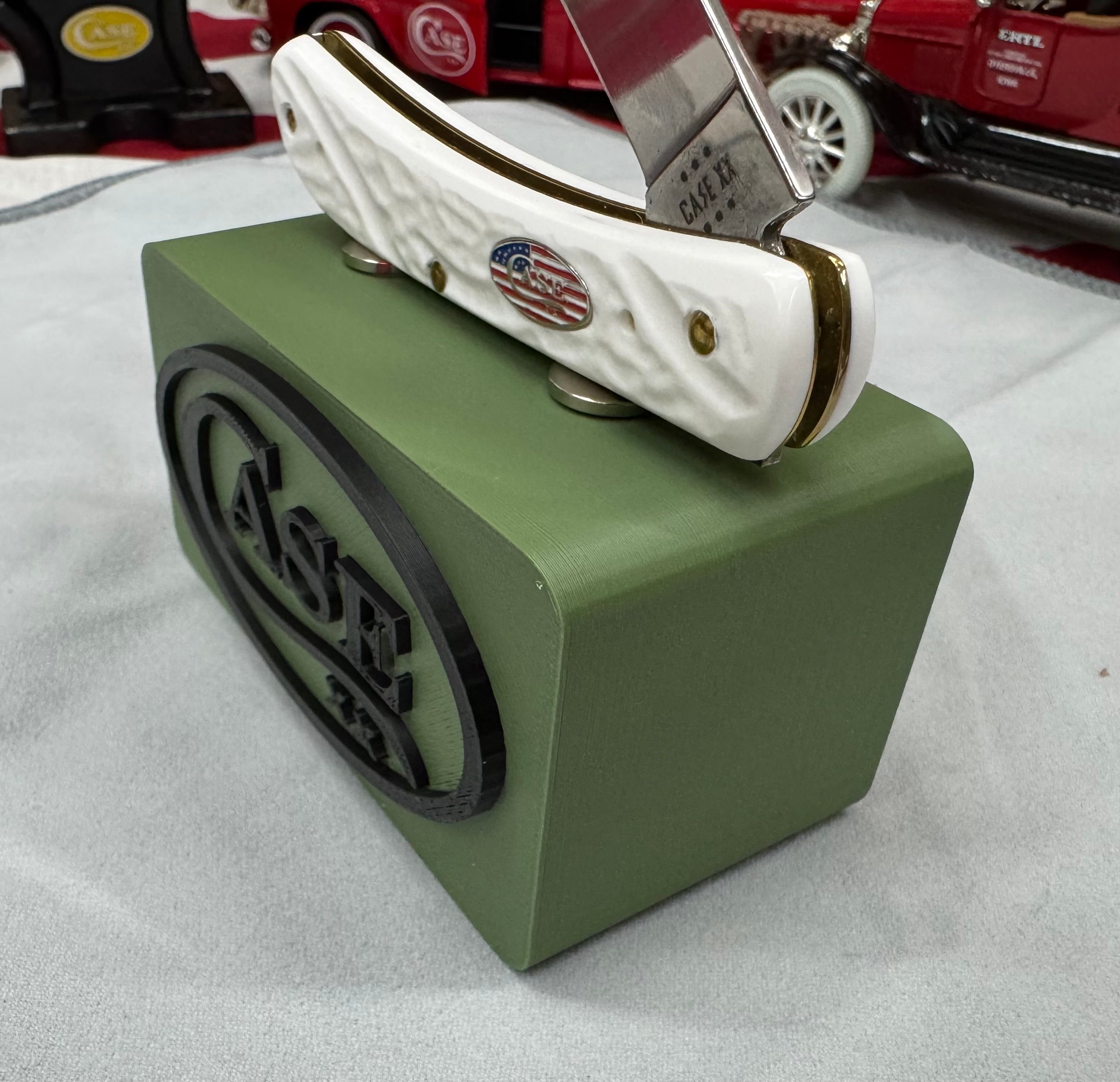 OD Green Magnetic Knife Display Stand – Case XX Style Logo | 3D Printed EDC Holder (4x2x2)