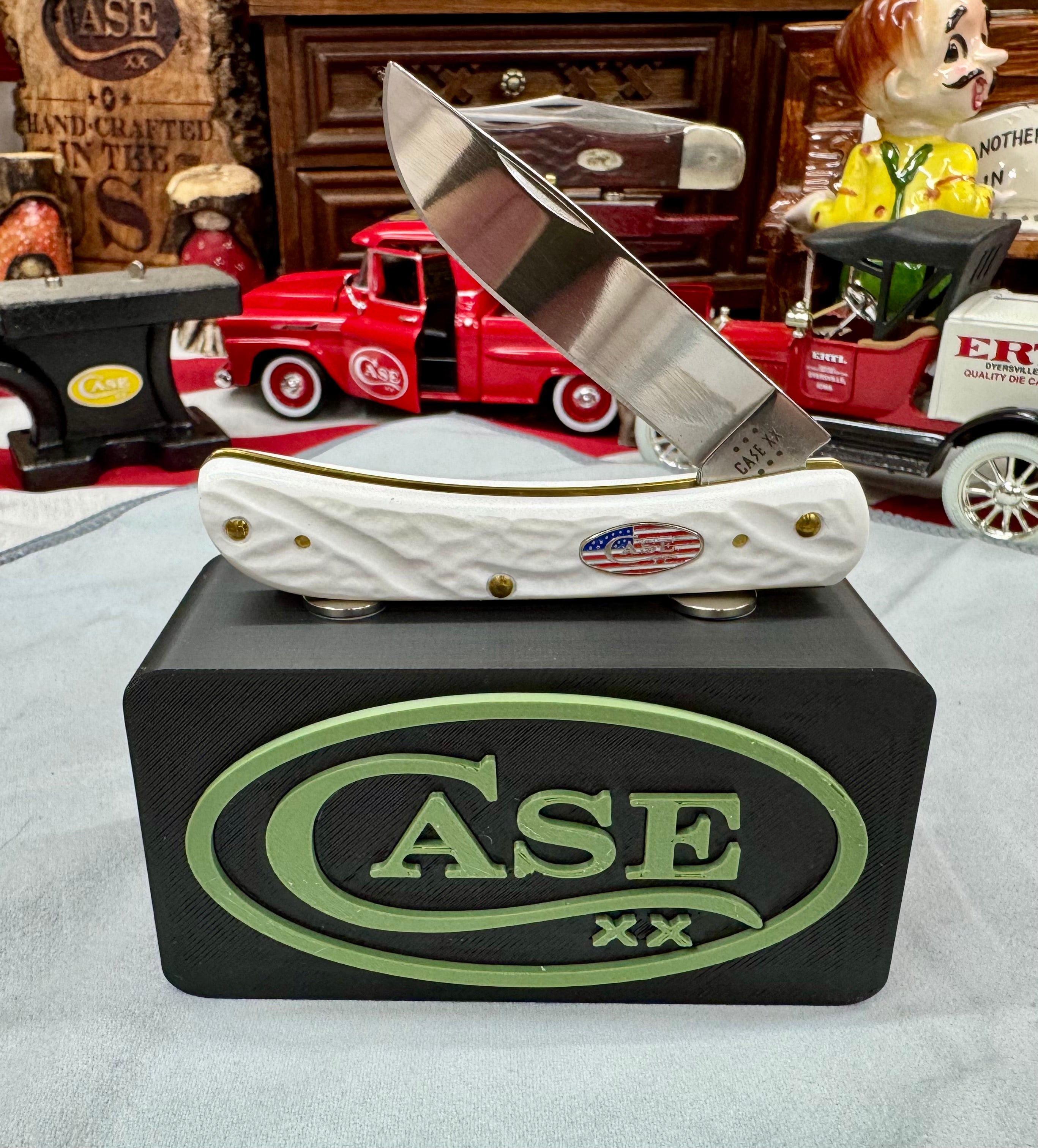 Case XX 3D Printed Magnetic Knife Display – OD Green Logo | Compact EDC Stand | Strong Magnet Hold