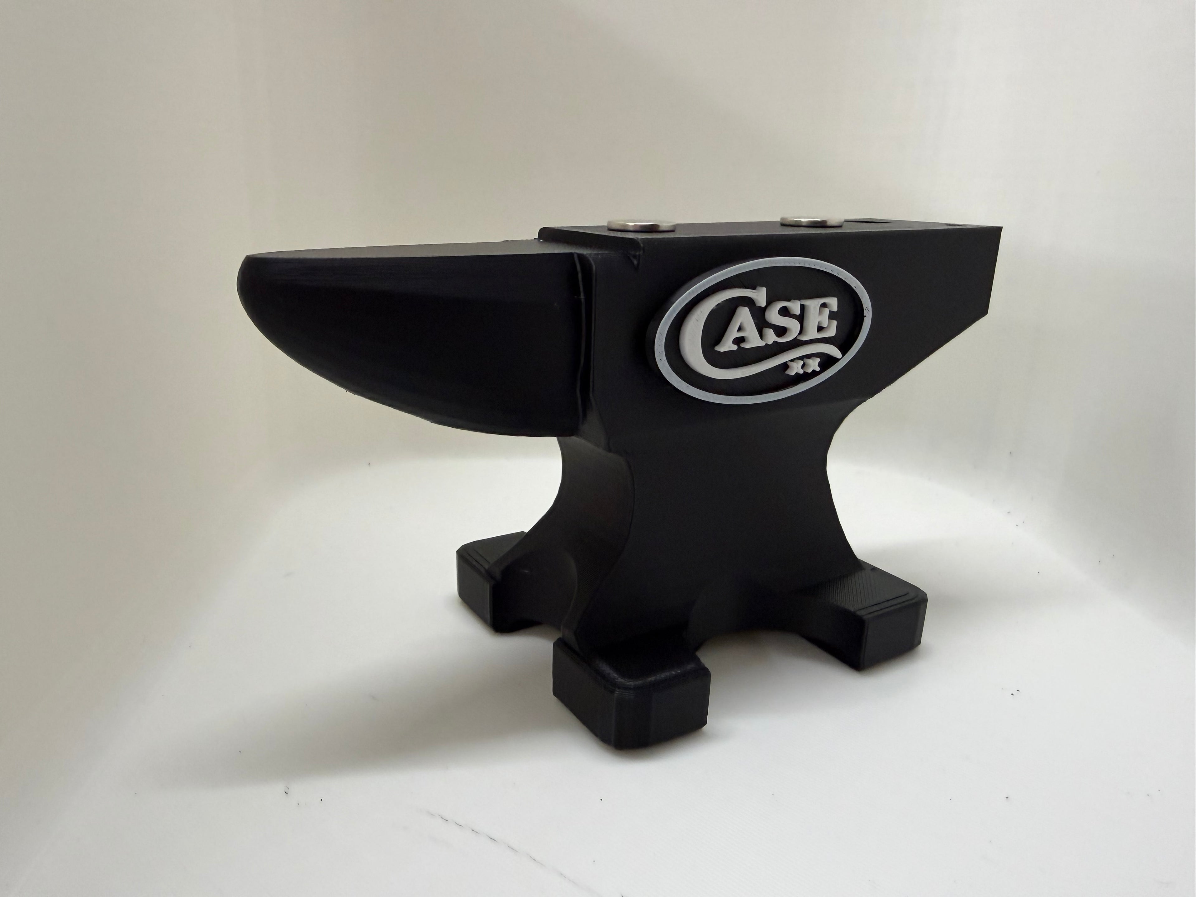 Case XX Magnetic Anvil Knife Display Black & White