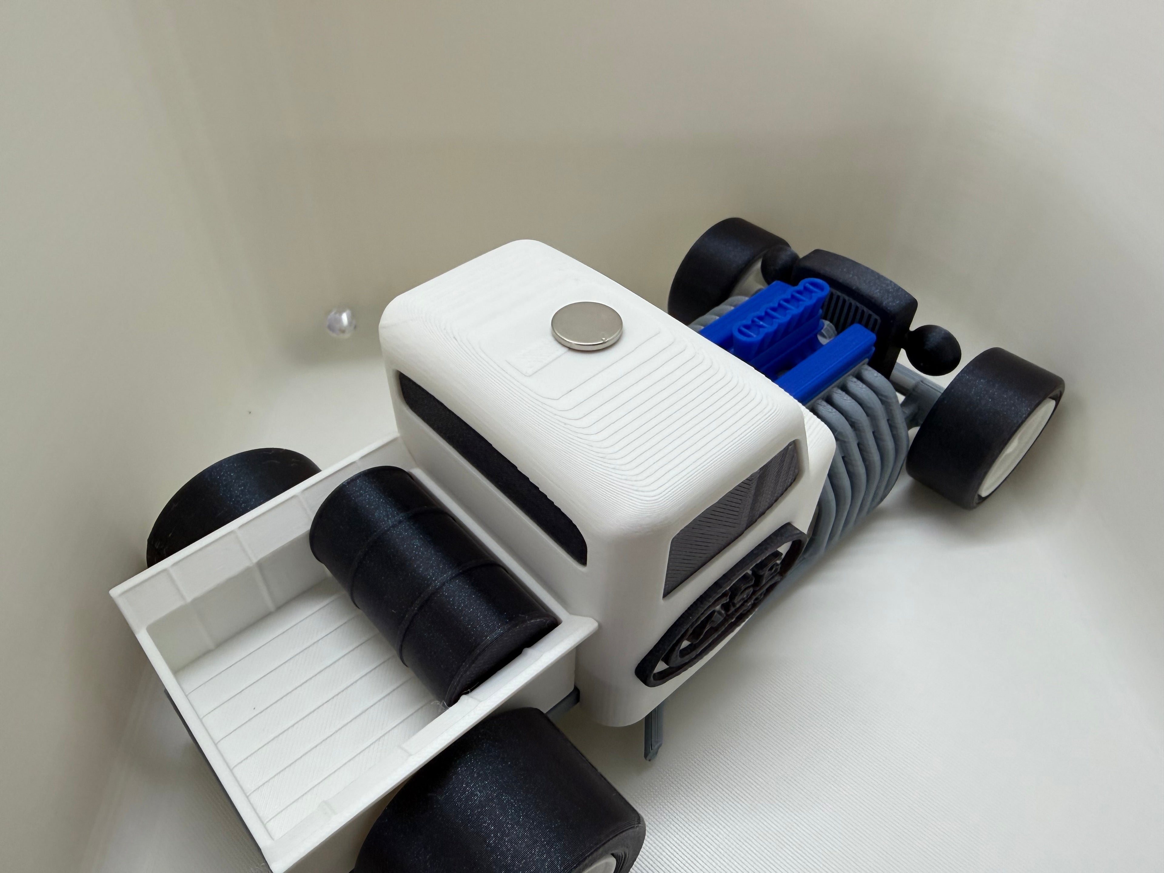 Case XX Hot Rod 3D Printed Pocket Knife Display – White, Black & Blue Magnetic Collector Stand