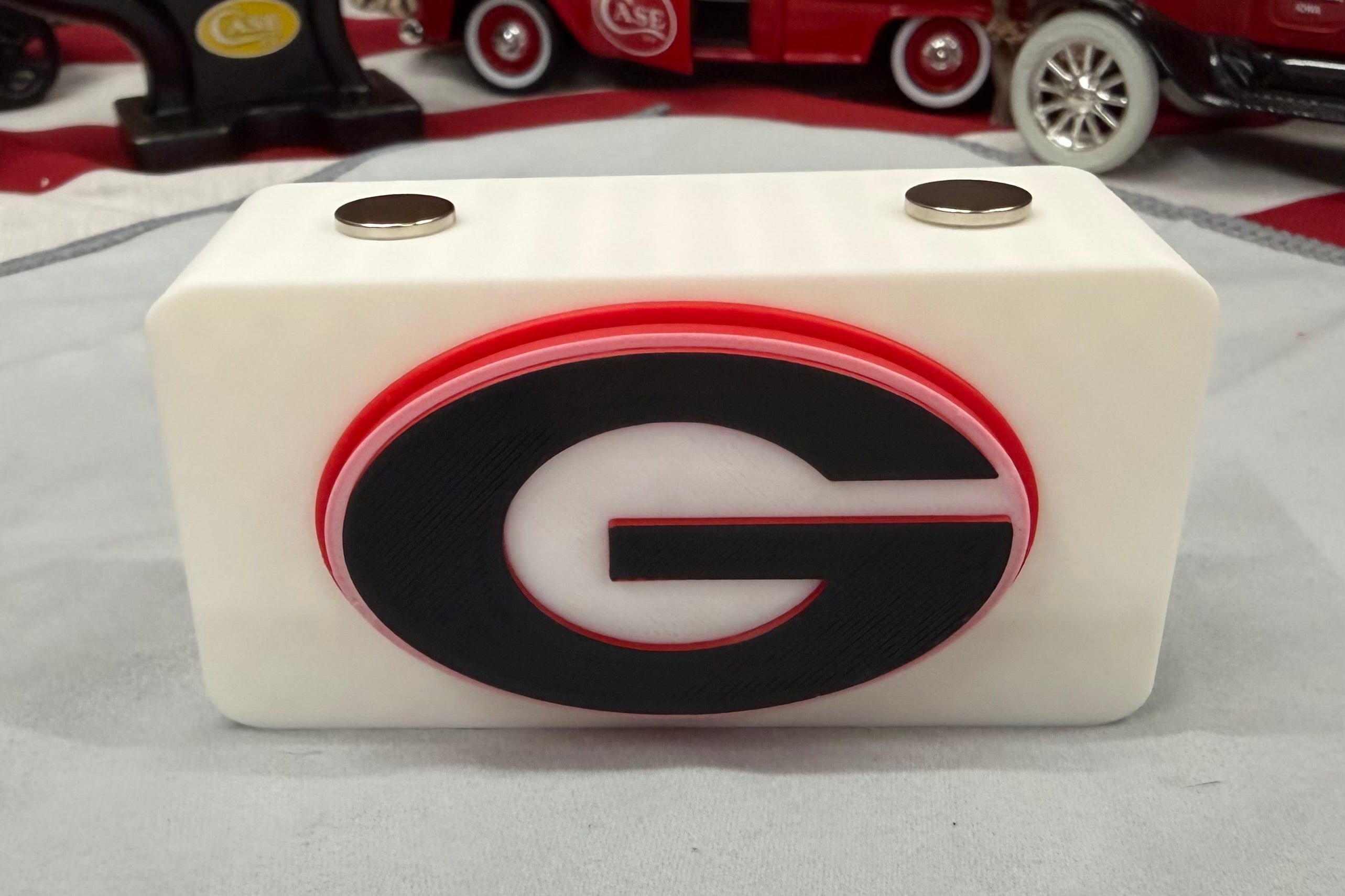 Georgia Bulldogs 3D Printed Knife Display Stand – Magnetic EDC Holder – Red, Black & White Logo – Compact 4x2 Display