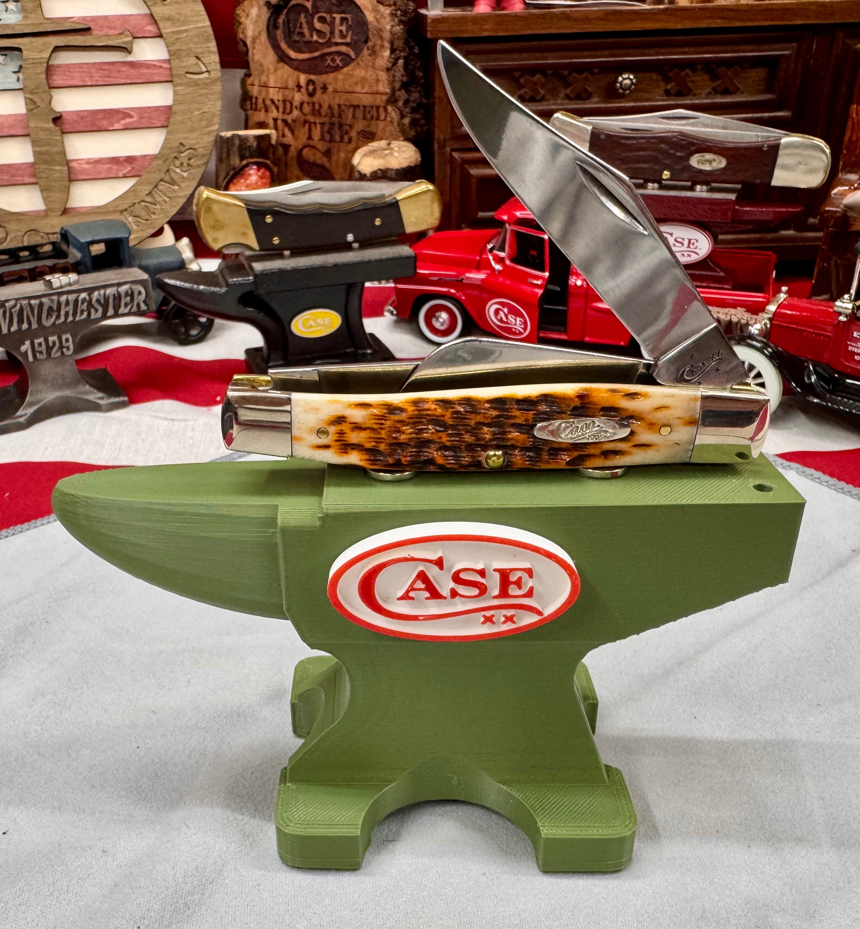 Case XX 3D Printed Anvil Knife Display – OD Green Magnetic Stand