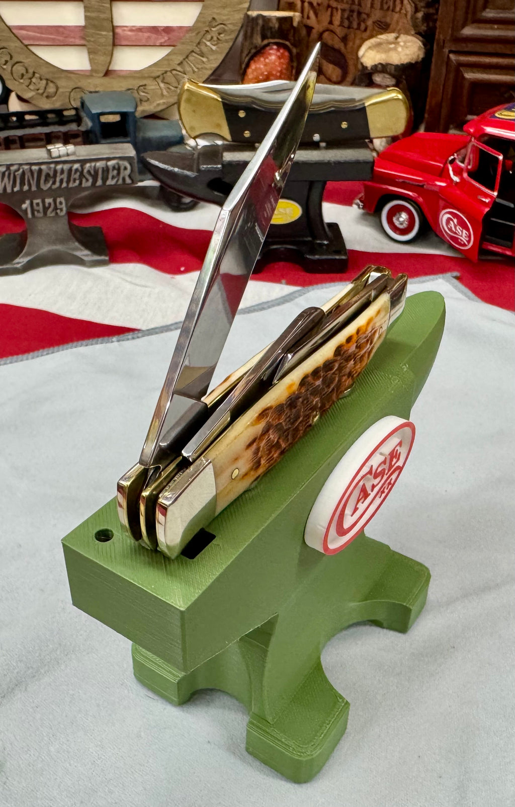 Case XX 3D Printed Anvil Knife Display – OD Green Magnetic Stand
