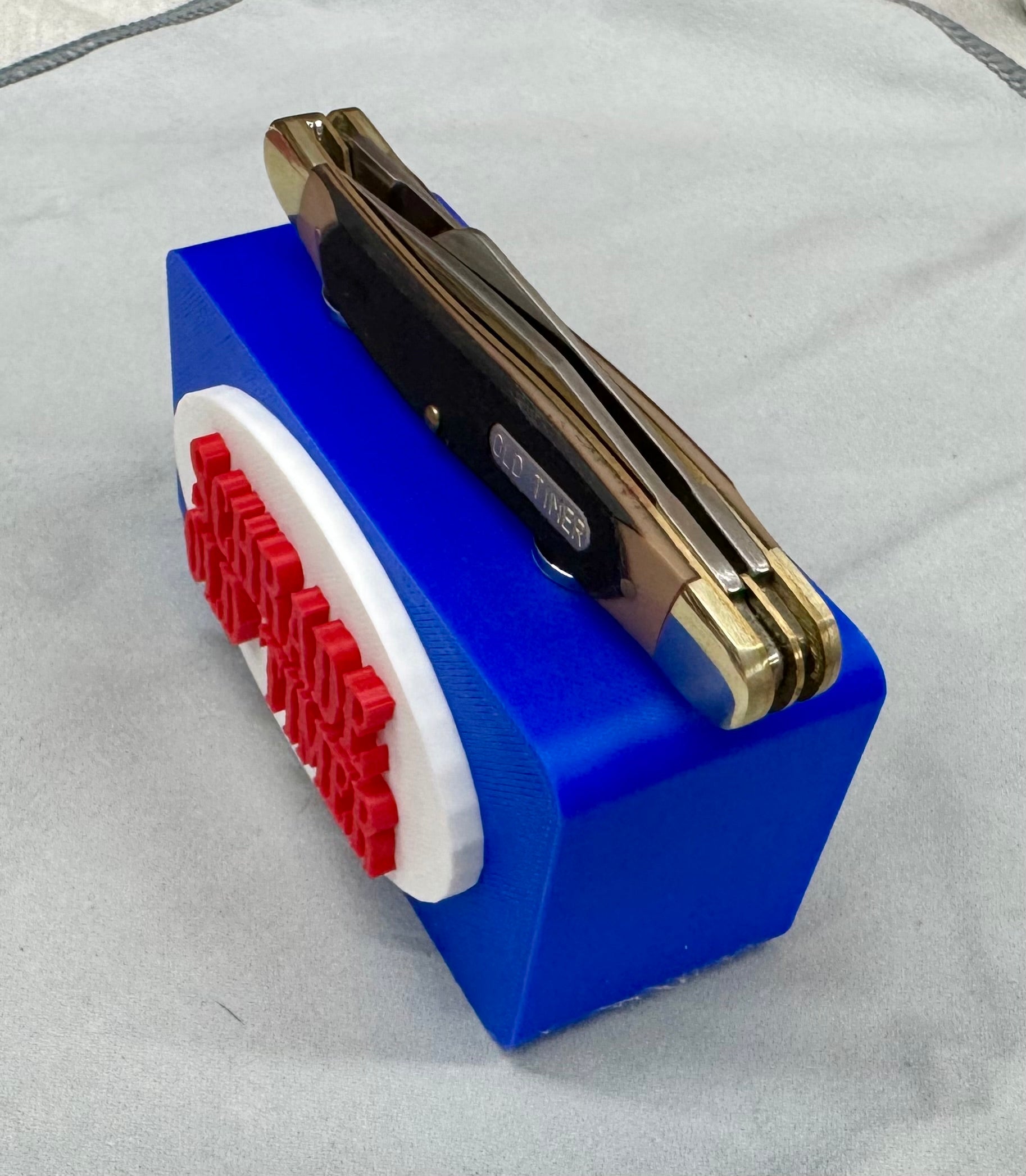 Schrade Old Timer Magnetic Knife Display Red, White & Blue 3D Printed Stand Classic Collector Display
