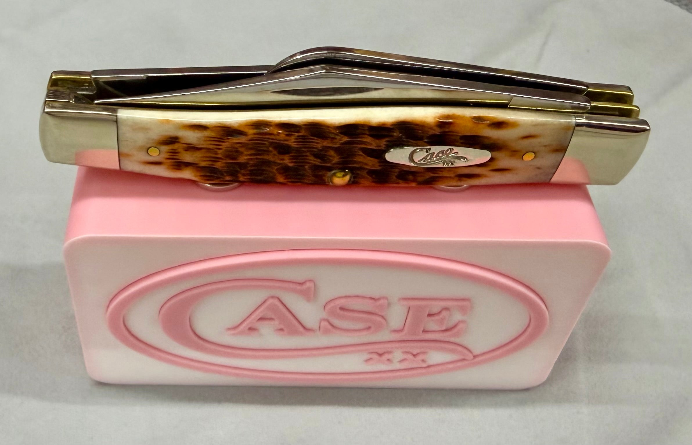 Case XX Knife Display Stand – White & Pink Edition Magnetic 3D Printed EDC Holder (4” x 2” x 1.5”)