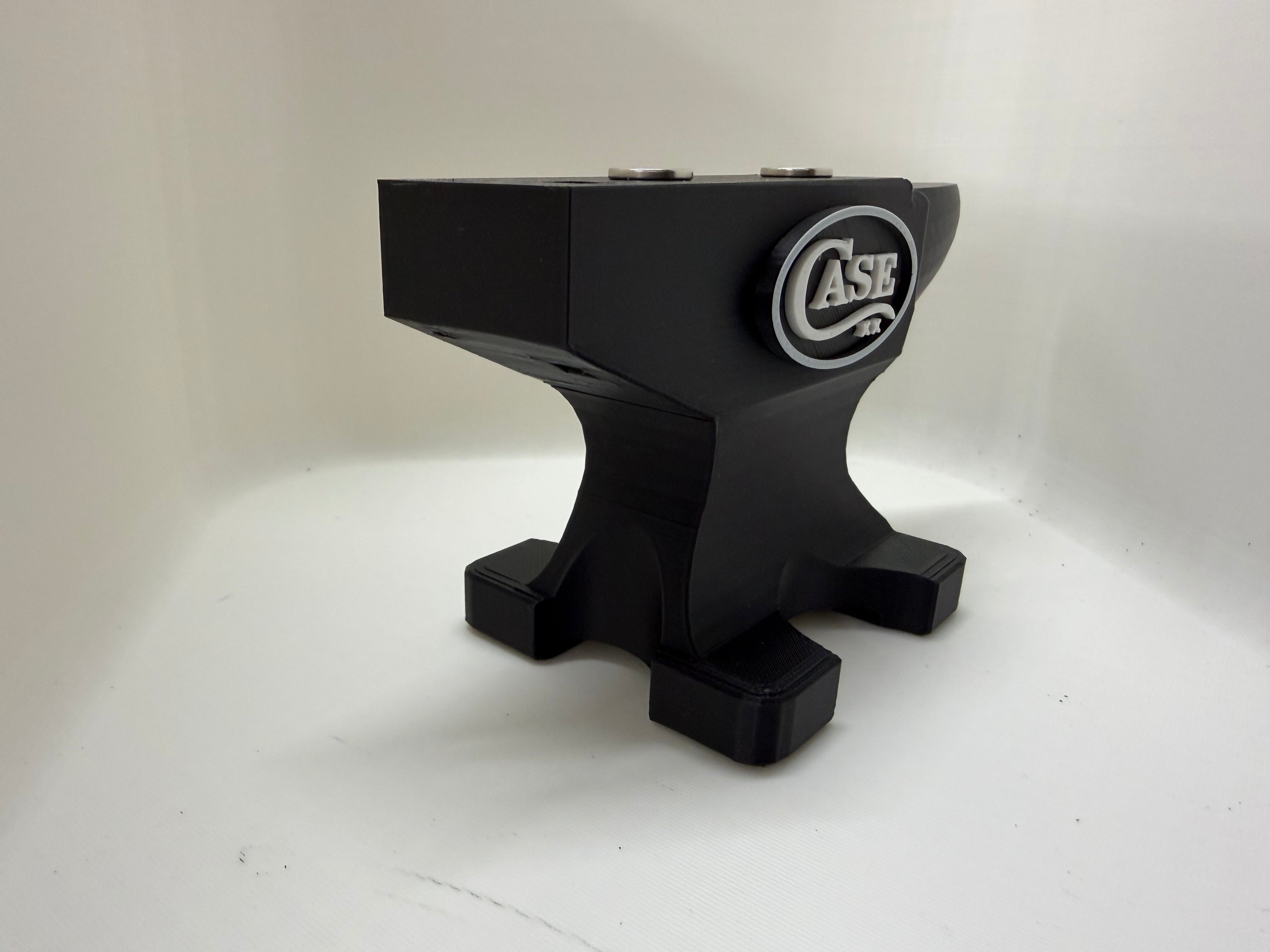 Case XX Magnetic Anvil Knife Display Black & White