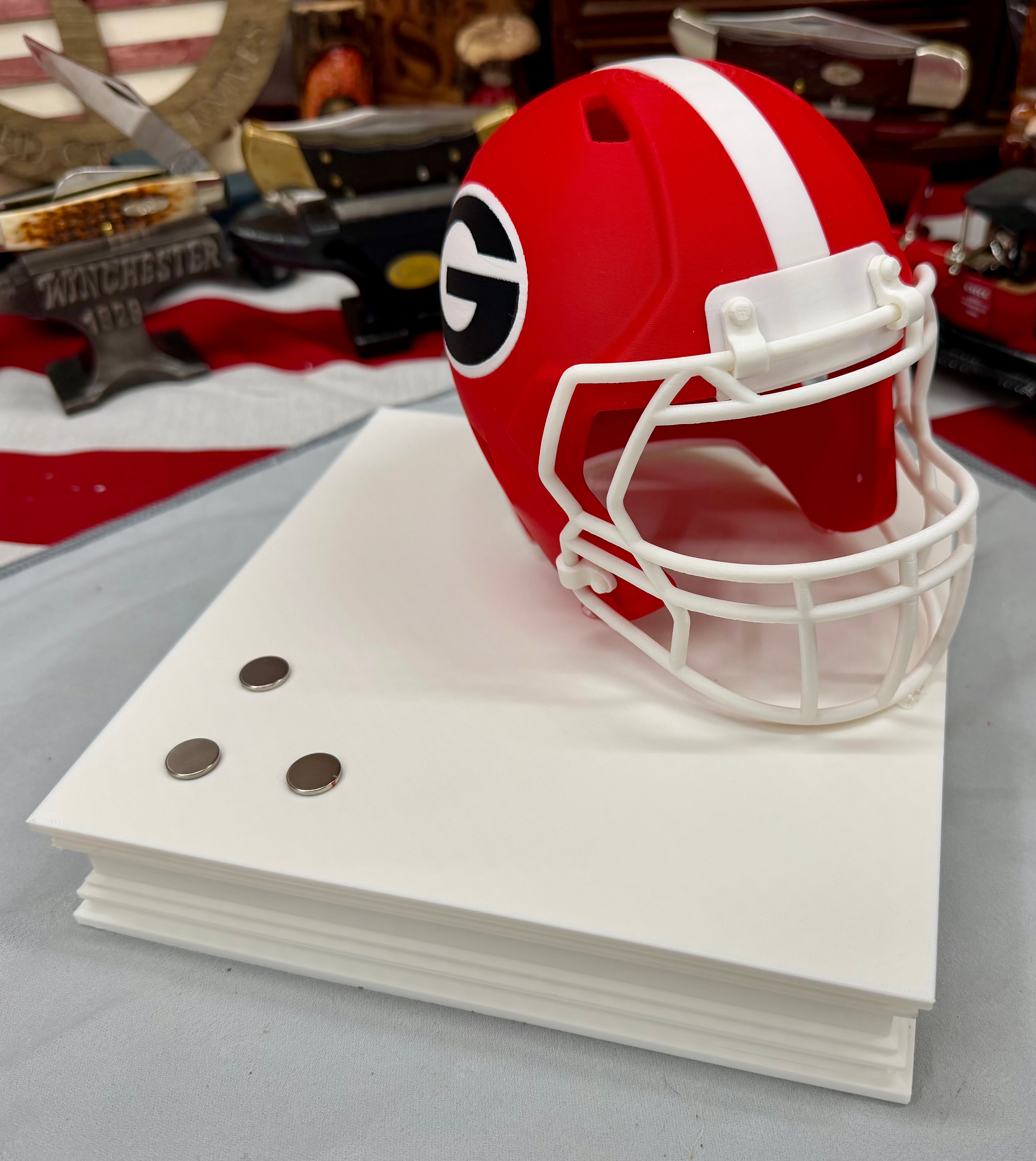 Georgia Bulldogs Helmet Knife Display – 3D Printed Magnetic Stand (White 8x8 Platform)