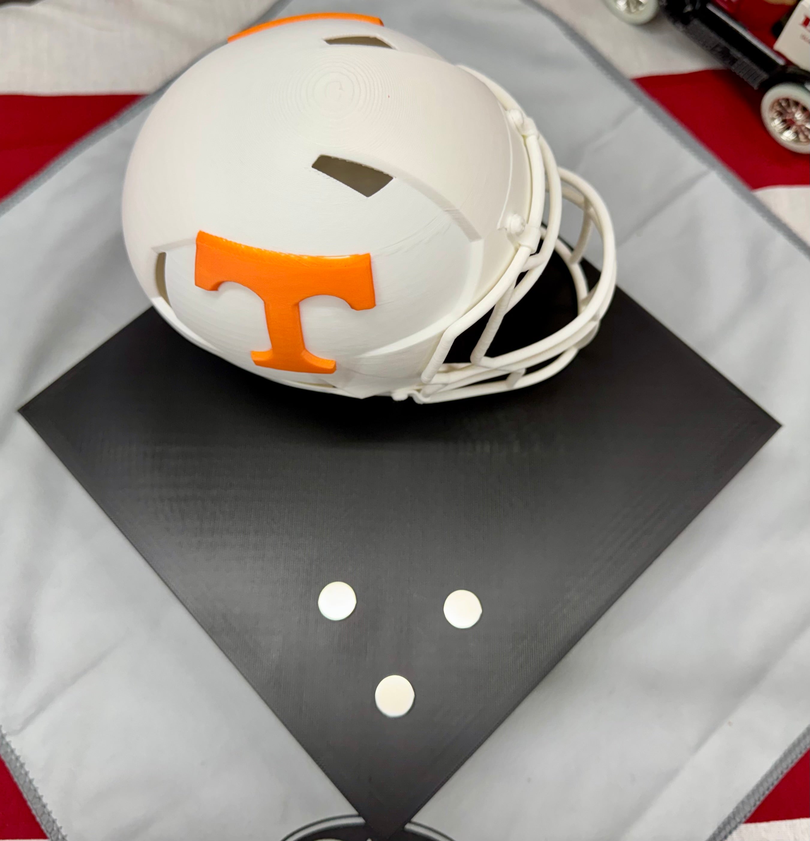 Tennessee Volunteers Helmet Knife Display – Premium 3D Printed Magnetic Stand (8” x 8”)
