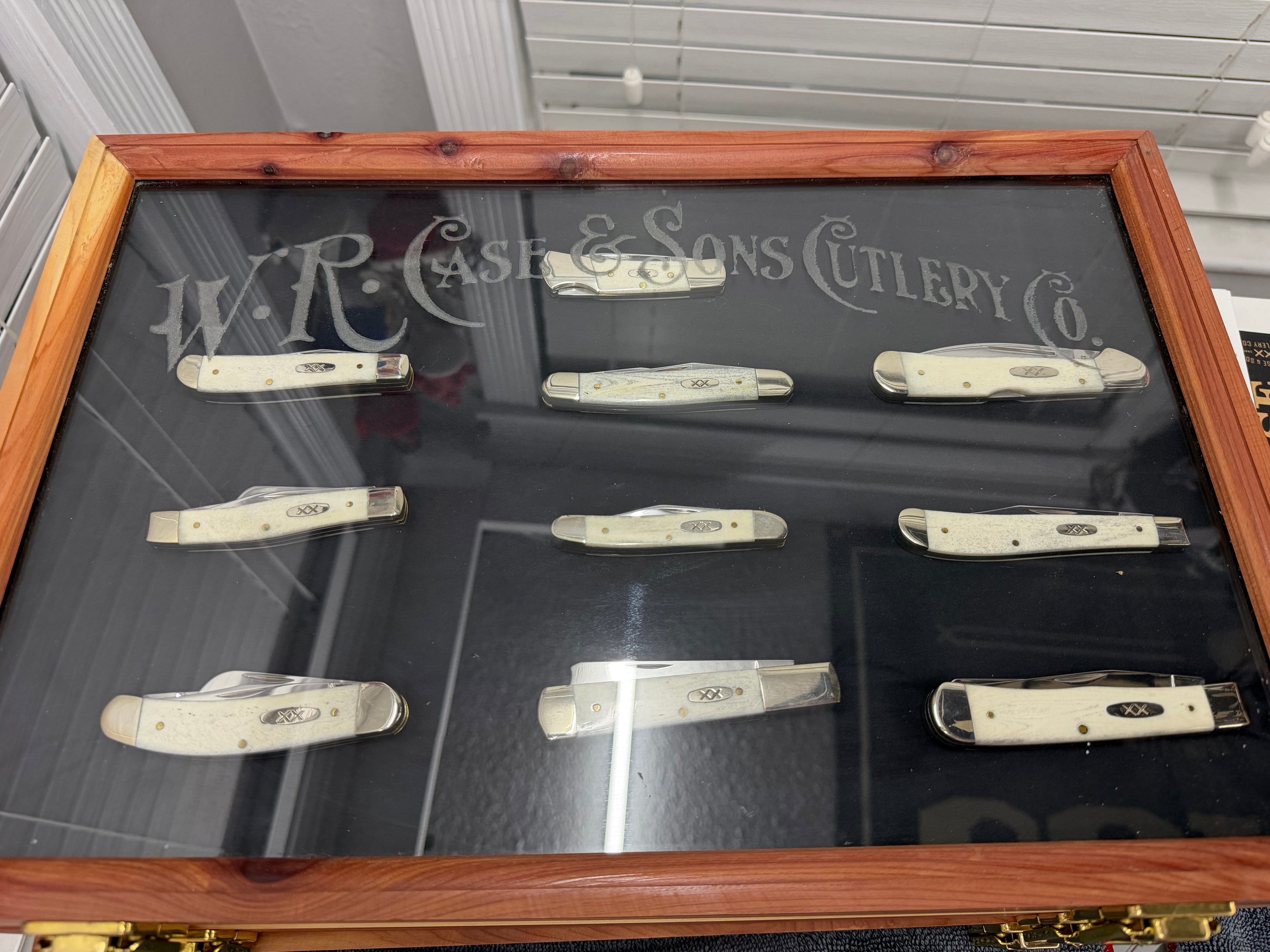 Case XX Smooth Natural Bone 10-Knife Collector Set – Locking Cedar Display Case