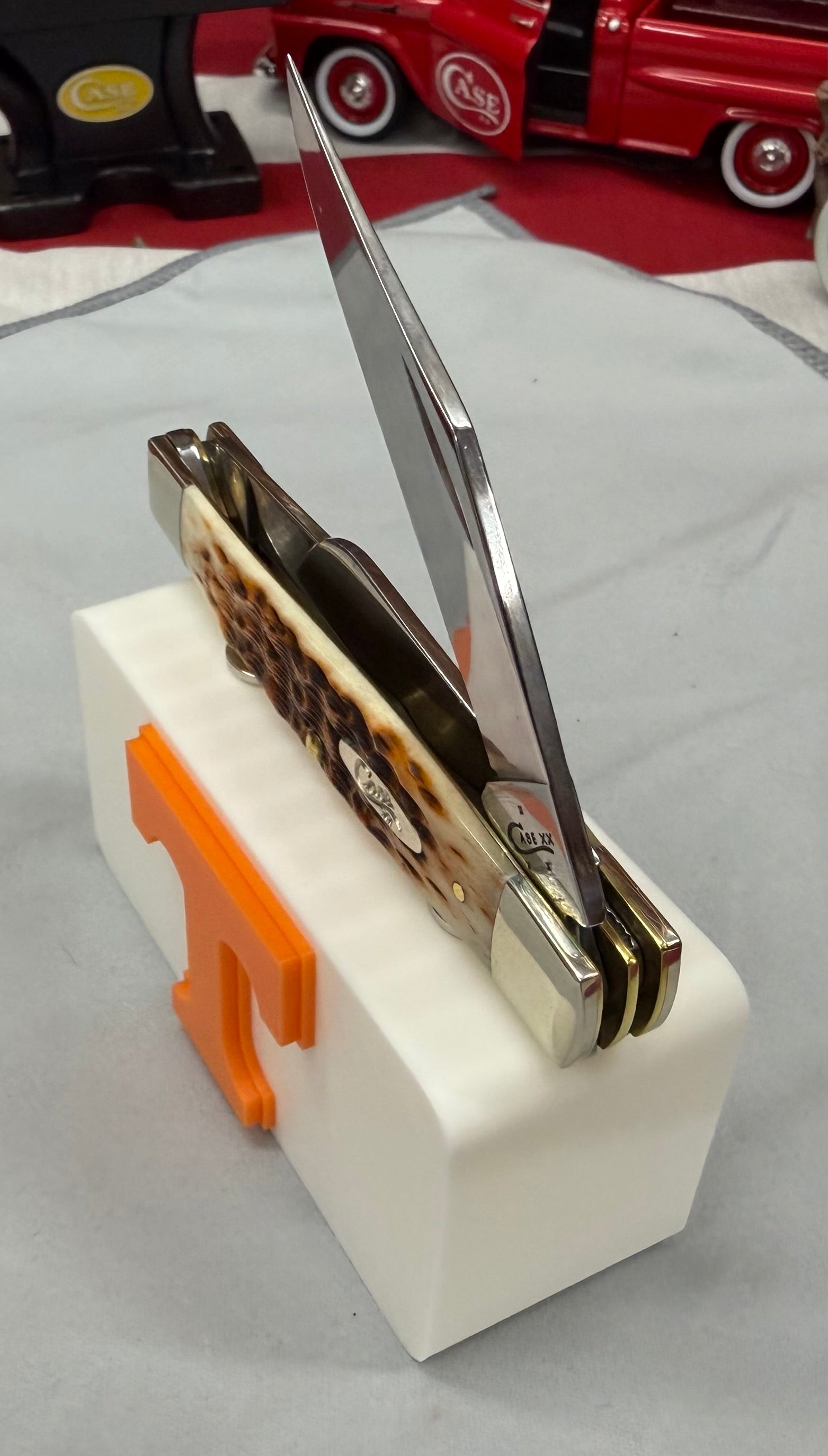 Tennessee Vols “T” Magnetic Knife Display Stand – 3D Printed EDC Holder (4” x 2”)