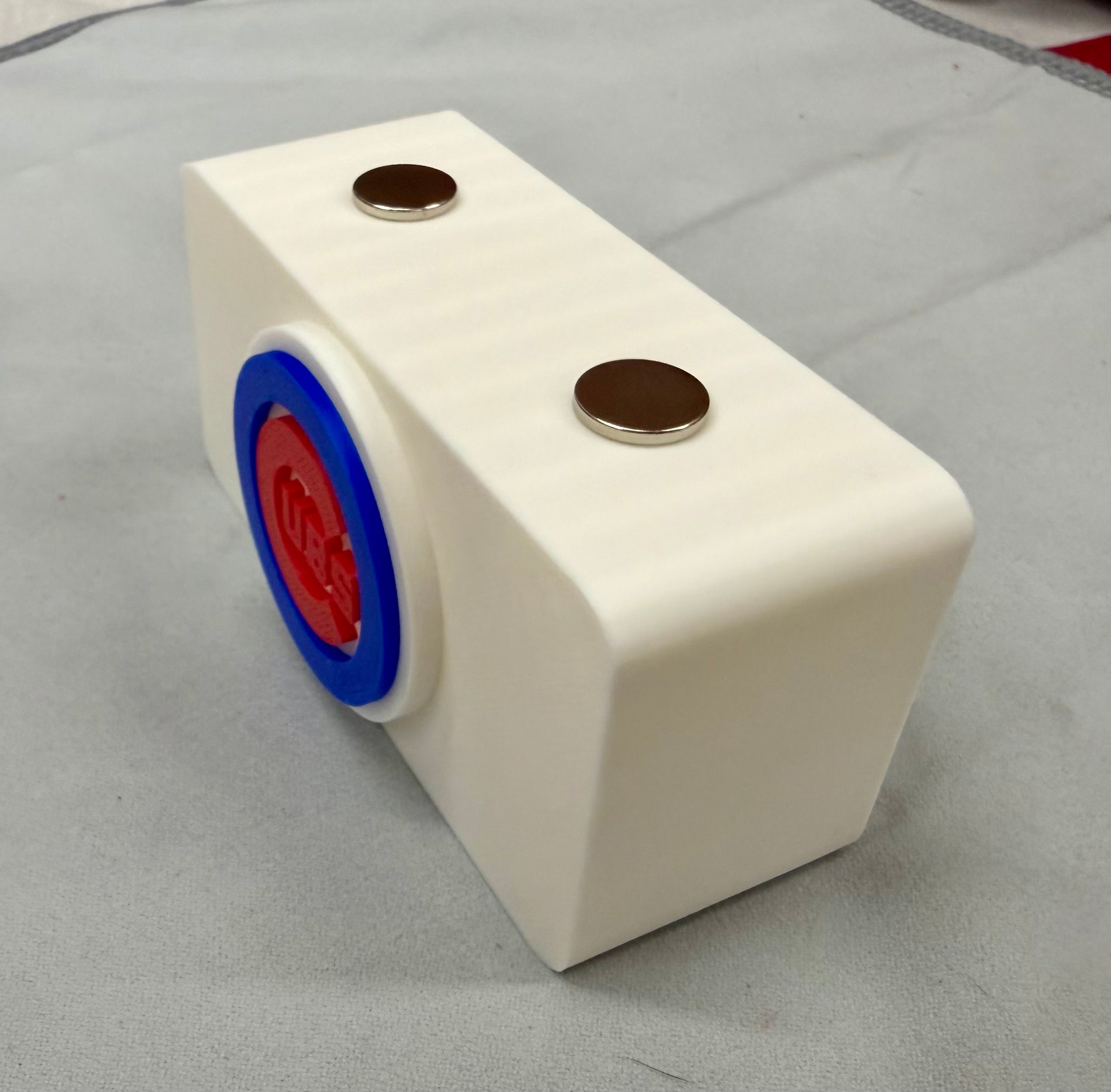 Chicago Cubs Magnetic Knife Display Stand – 3D Printed Collector’s EDC Holder (White)