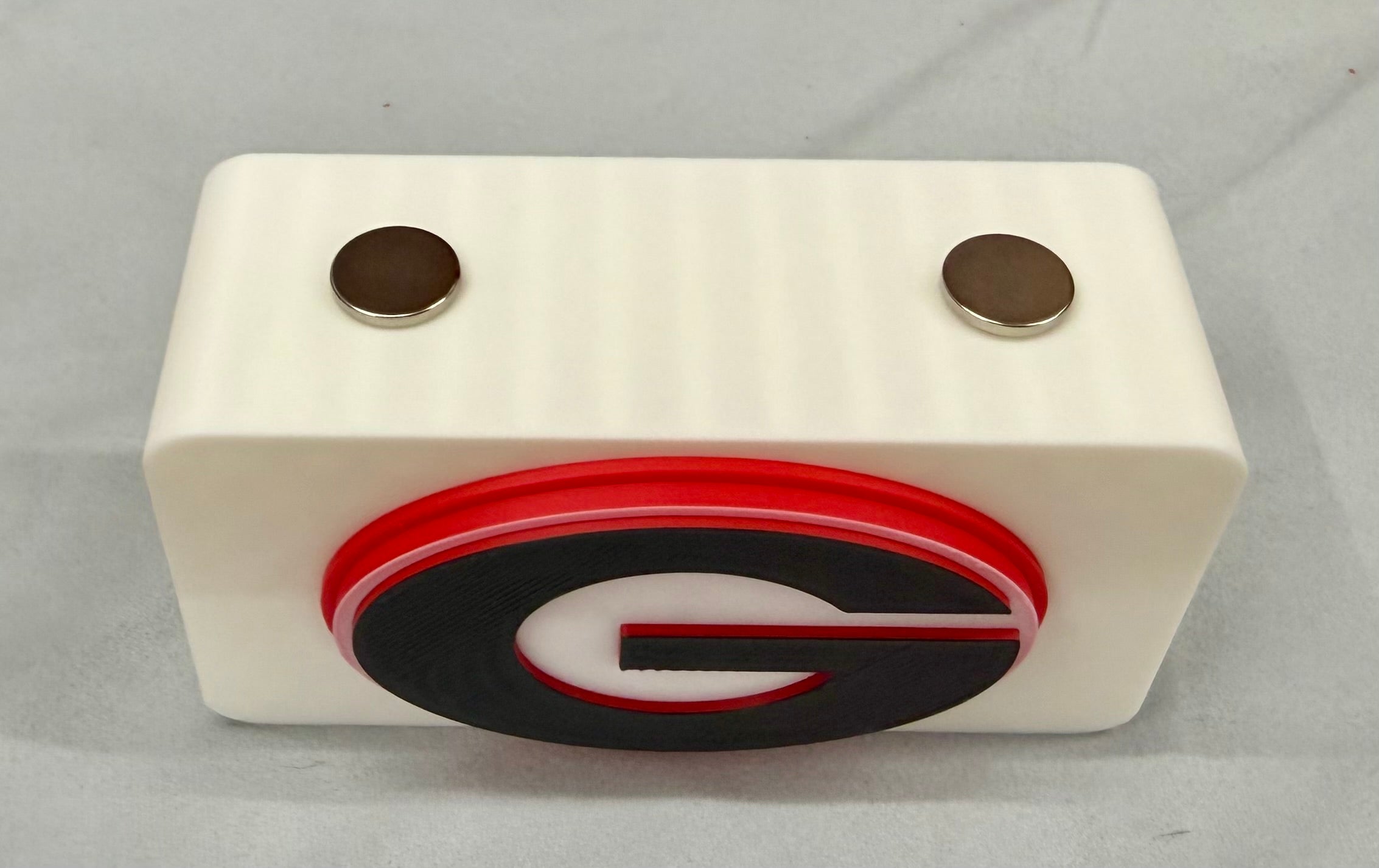 Georgia Bulldogs 3D Printed Knife Display Stand – Magnetic EDC Holder – Red, Black & White Logo – Compact 4x2 Display