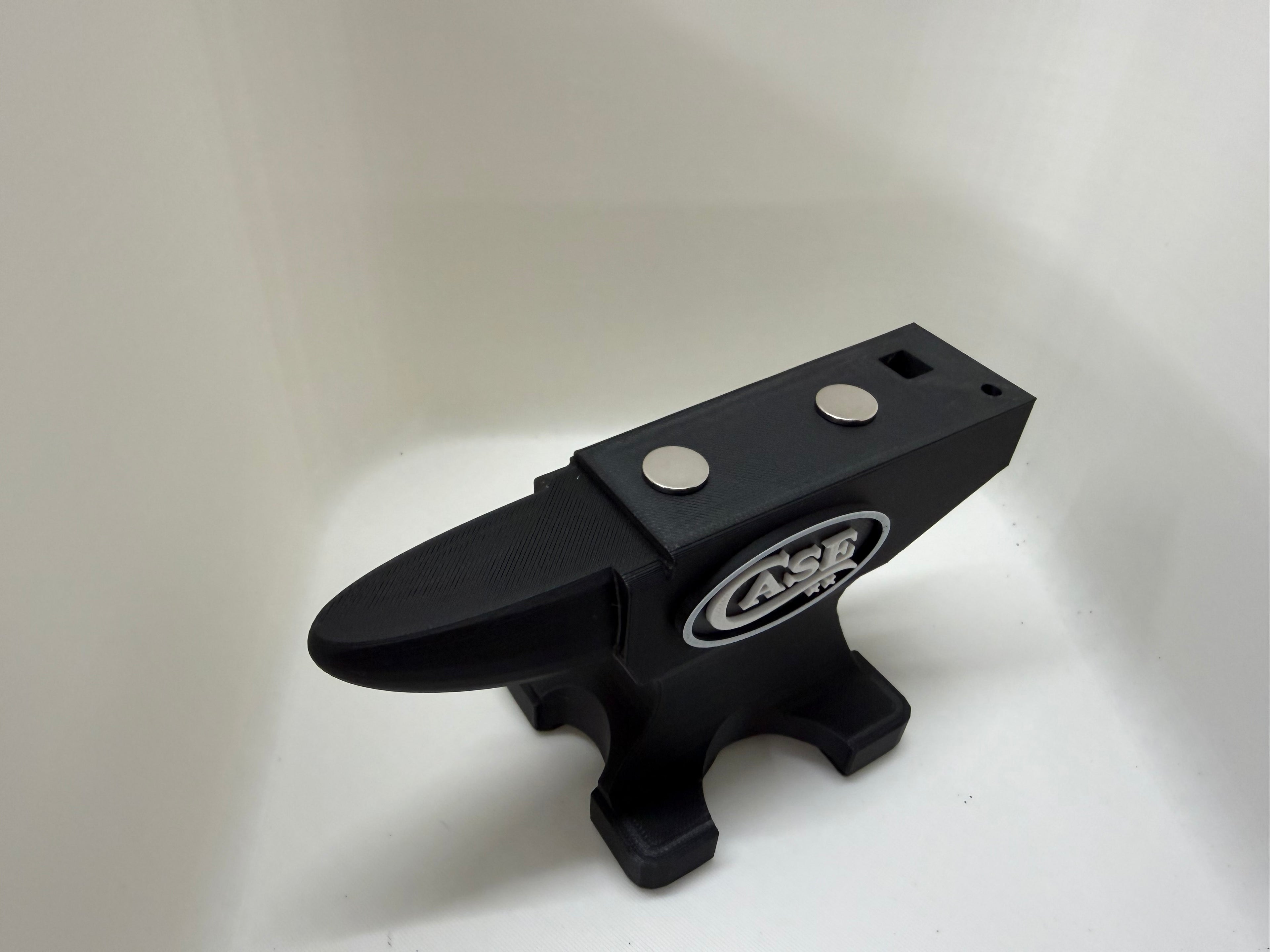 Case XX Magnetic Anvil Knife Display Black & White