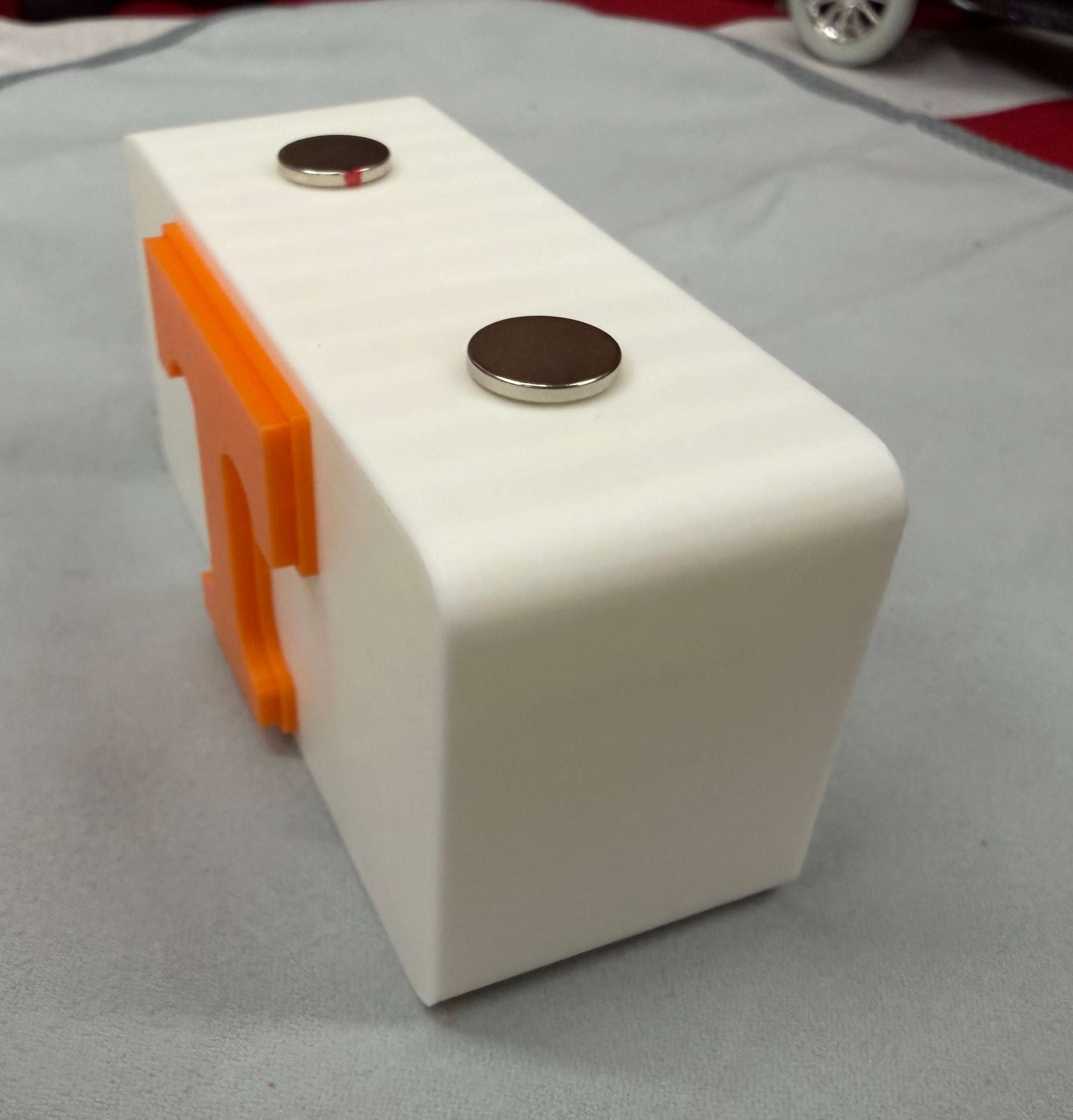 Tennessee Vols “T” Magnetic Knife Display Stand – 3D Printed EDC Holder (4” x 2”)