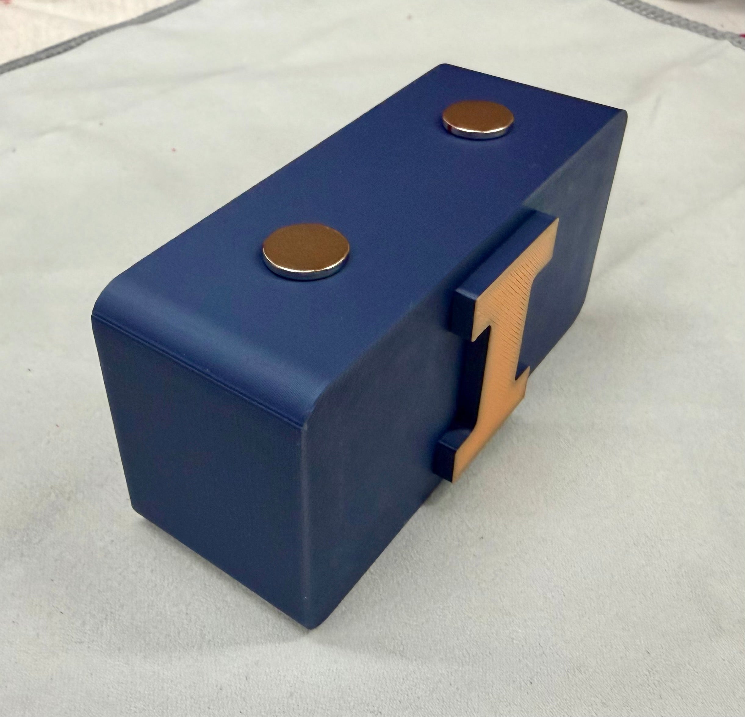 Illinois “I” Magnetic Knife Display – Navy Blue & Orange | 3D Printed EDC Stand (4” x 2”)