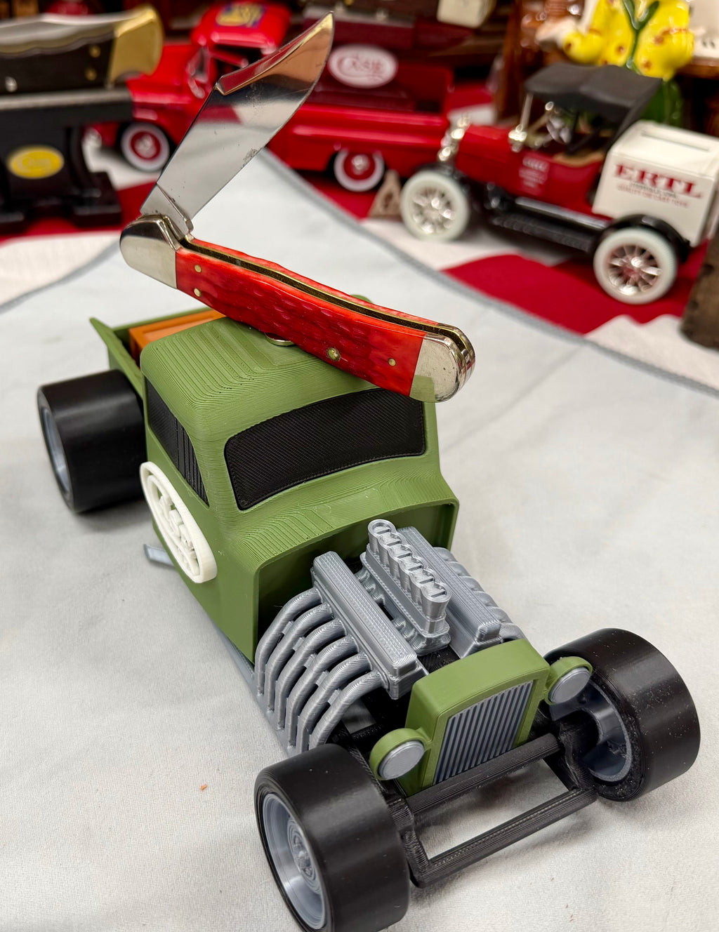 CASE XX OD Green Hot Rod Knife Display – 3D Printed Magnetic Collector Stand (Knife Not Included)